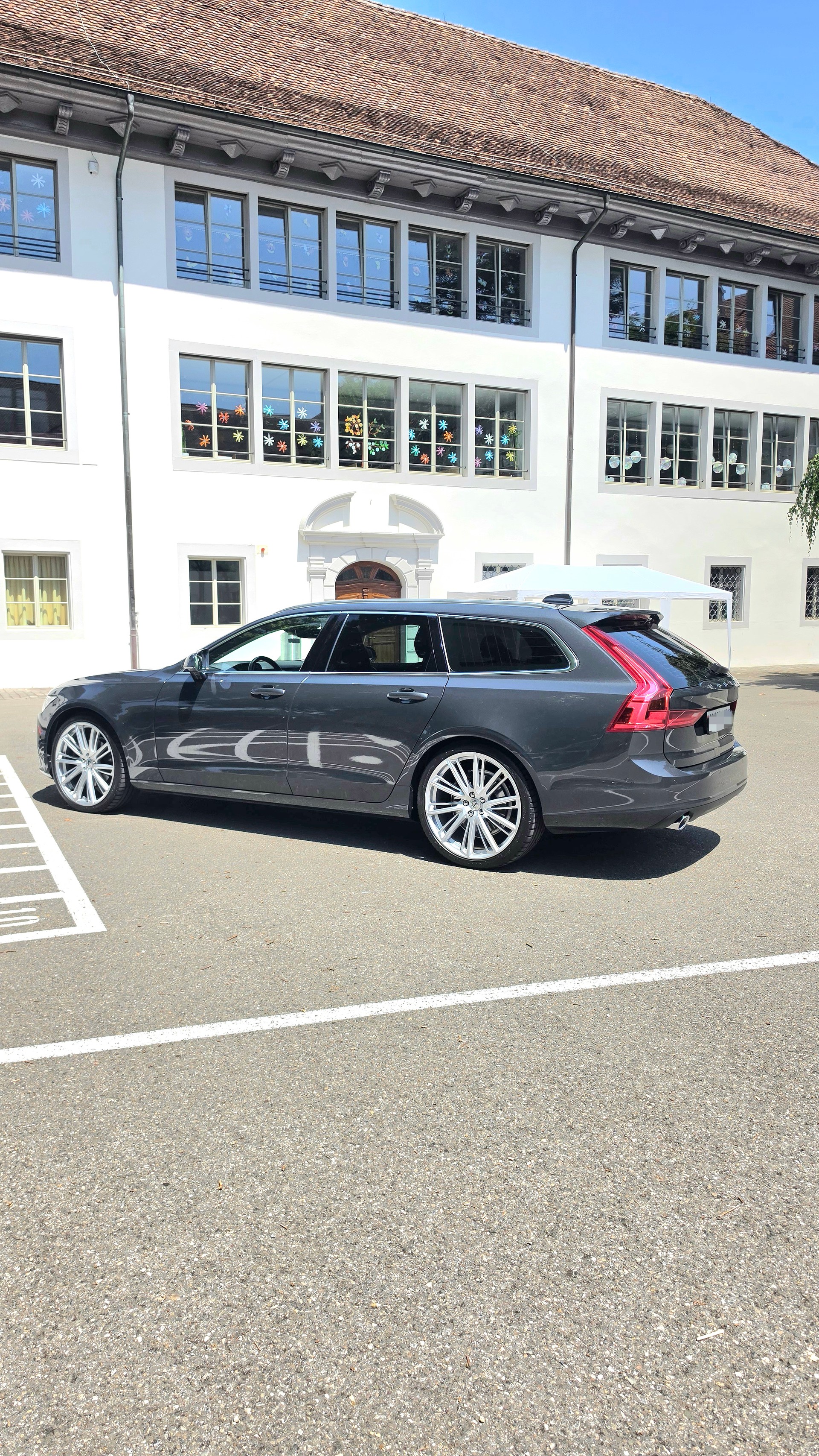 VOLVO D4 Momentum Geartronic 8-image-2