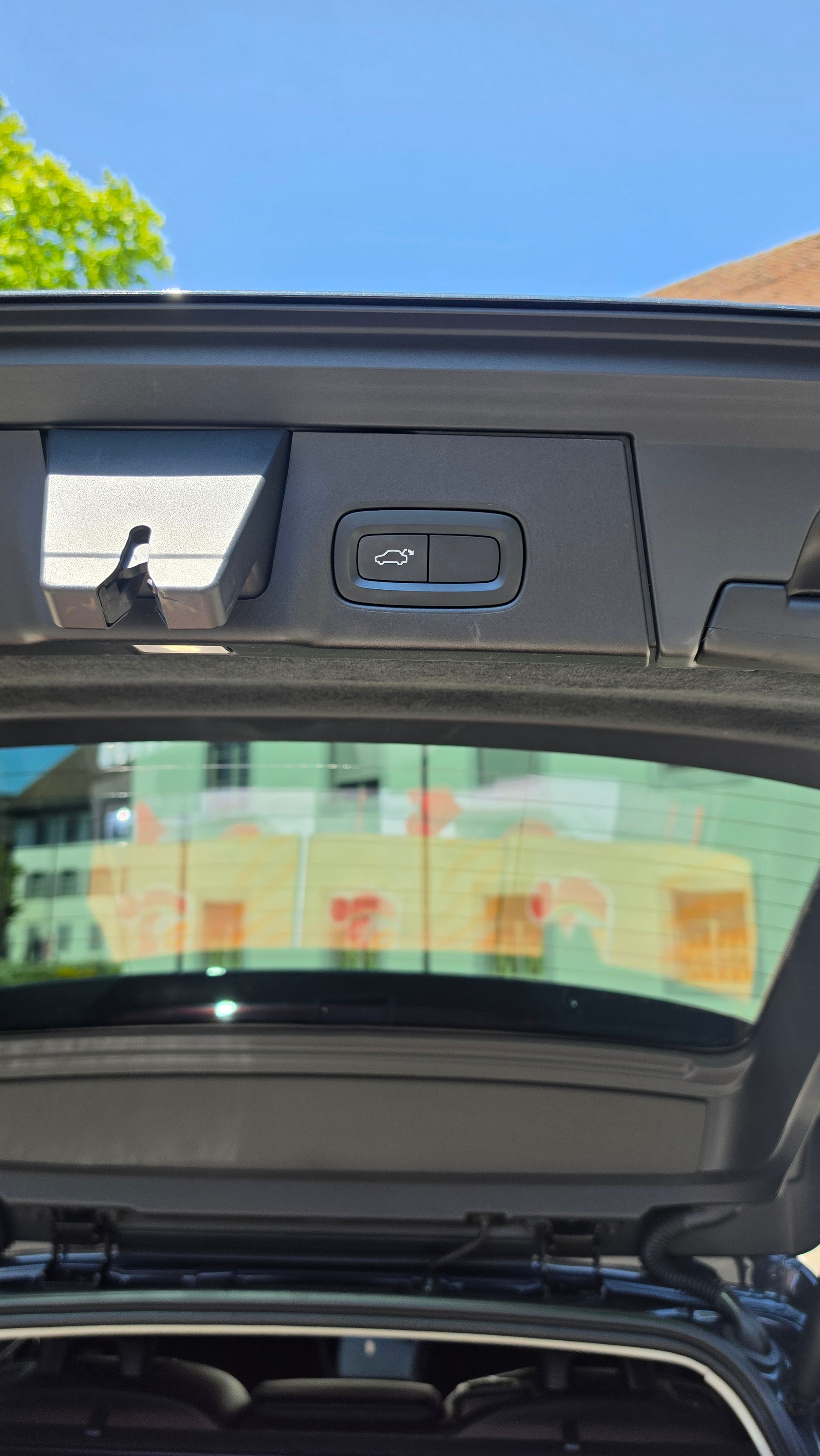 VOLVO D4 Momentum Geartronic 8-image-8