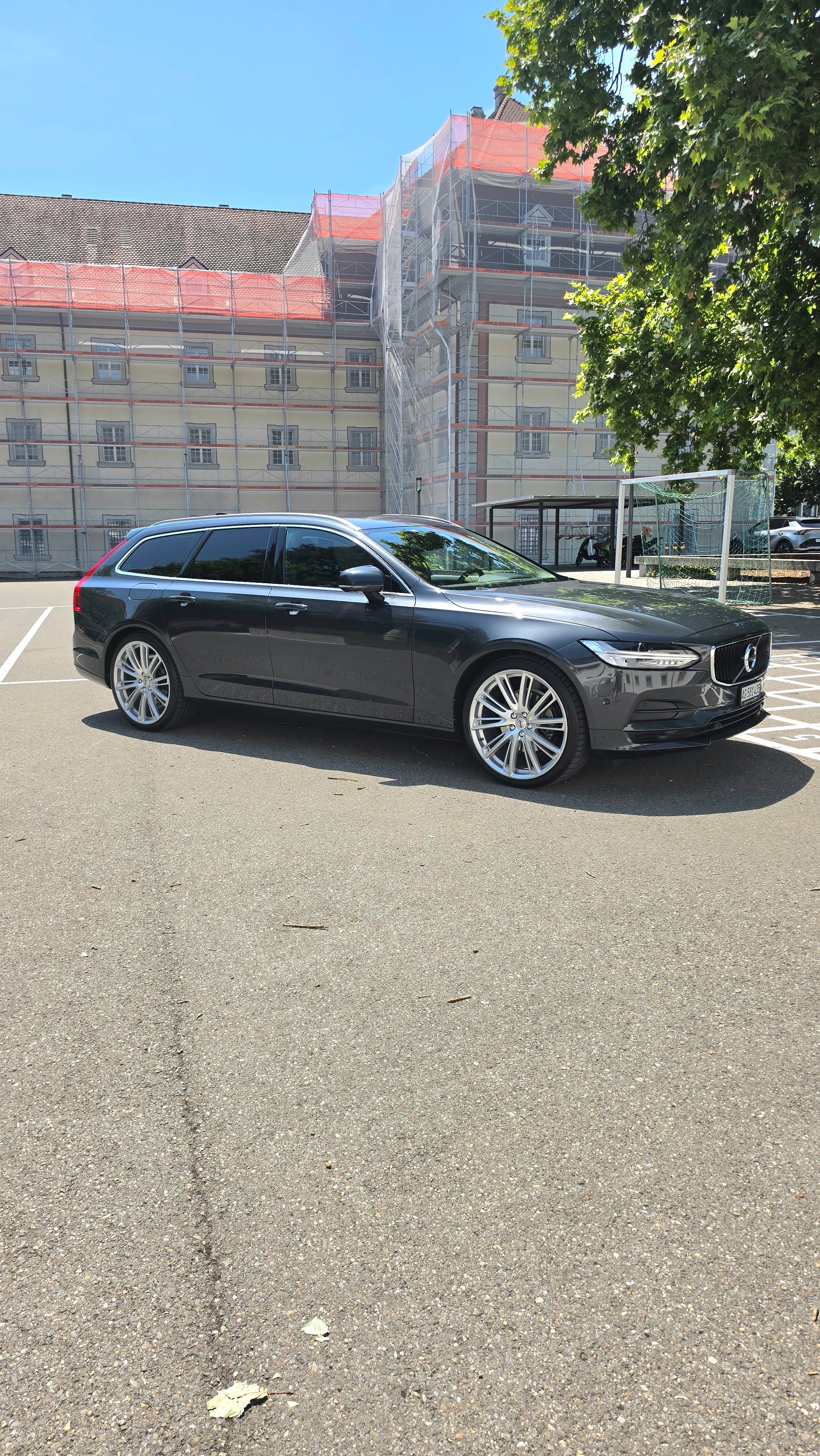 VOLVO D4 Momentum Geartronic 8-image-3