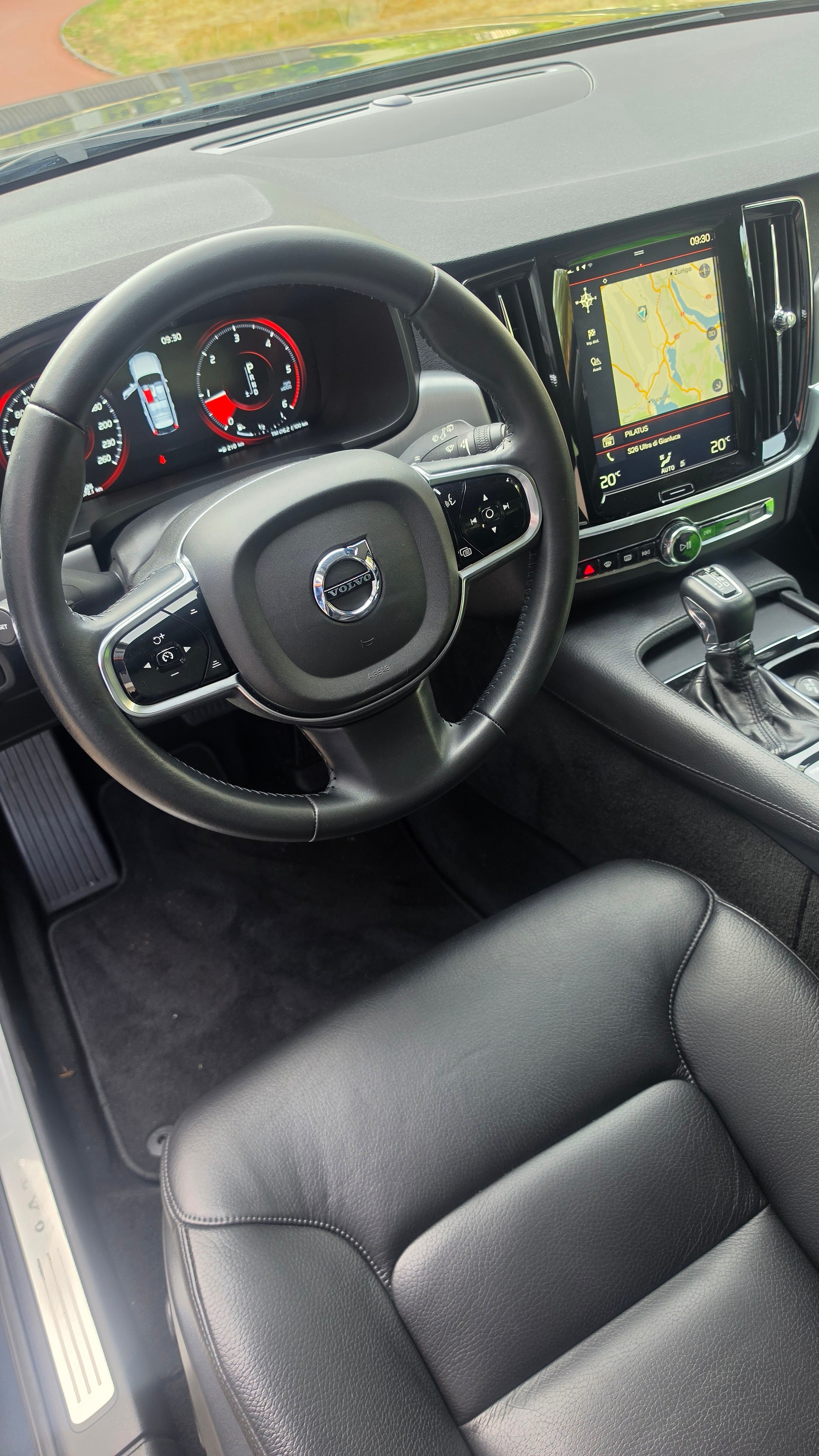 VOLVO D4 Momentum Geartronic 8-image-13