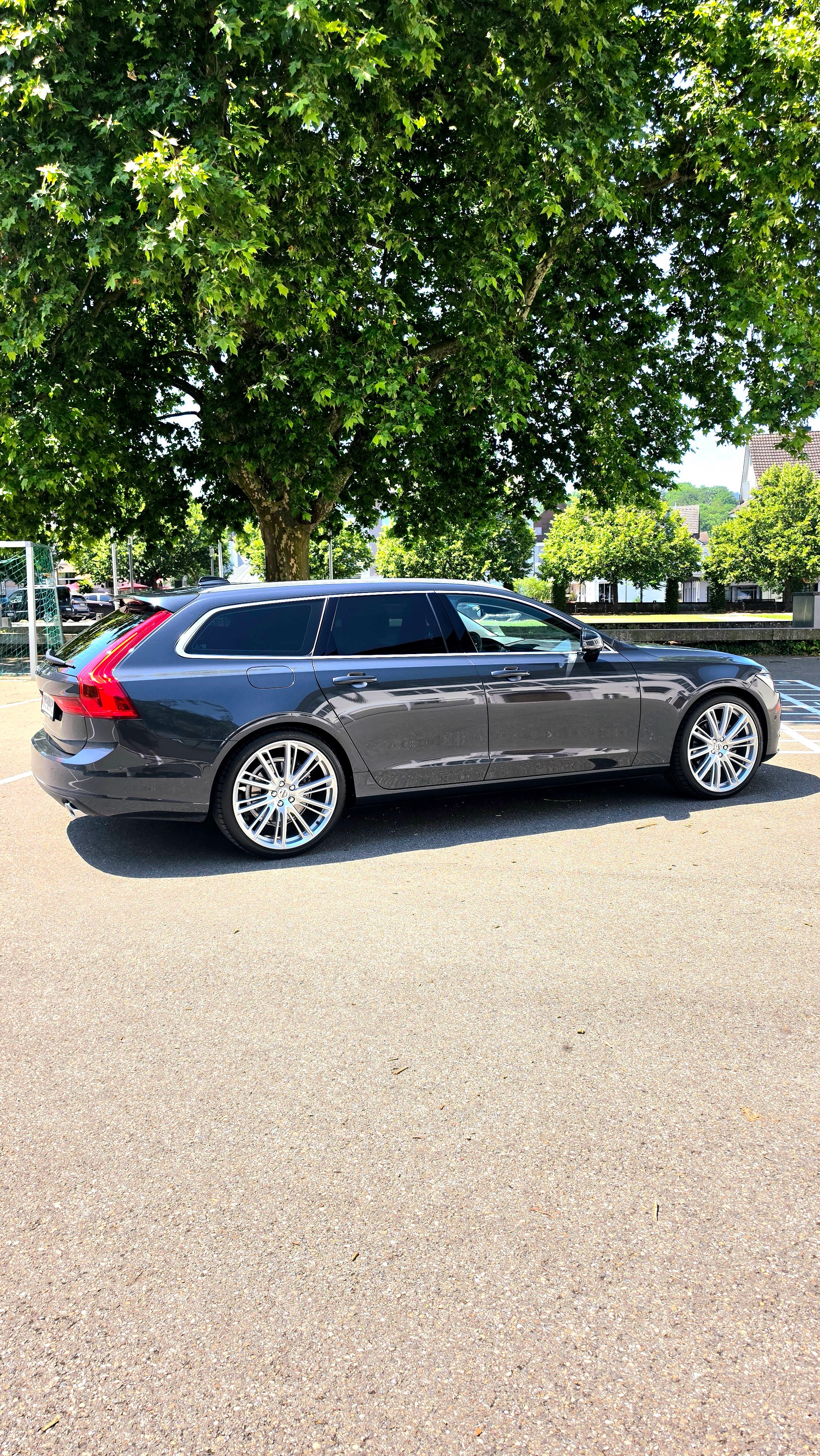 VOLVO D4 Momentum Geartronic 8-image-4