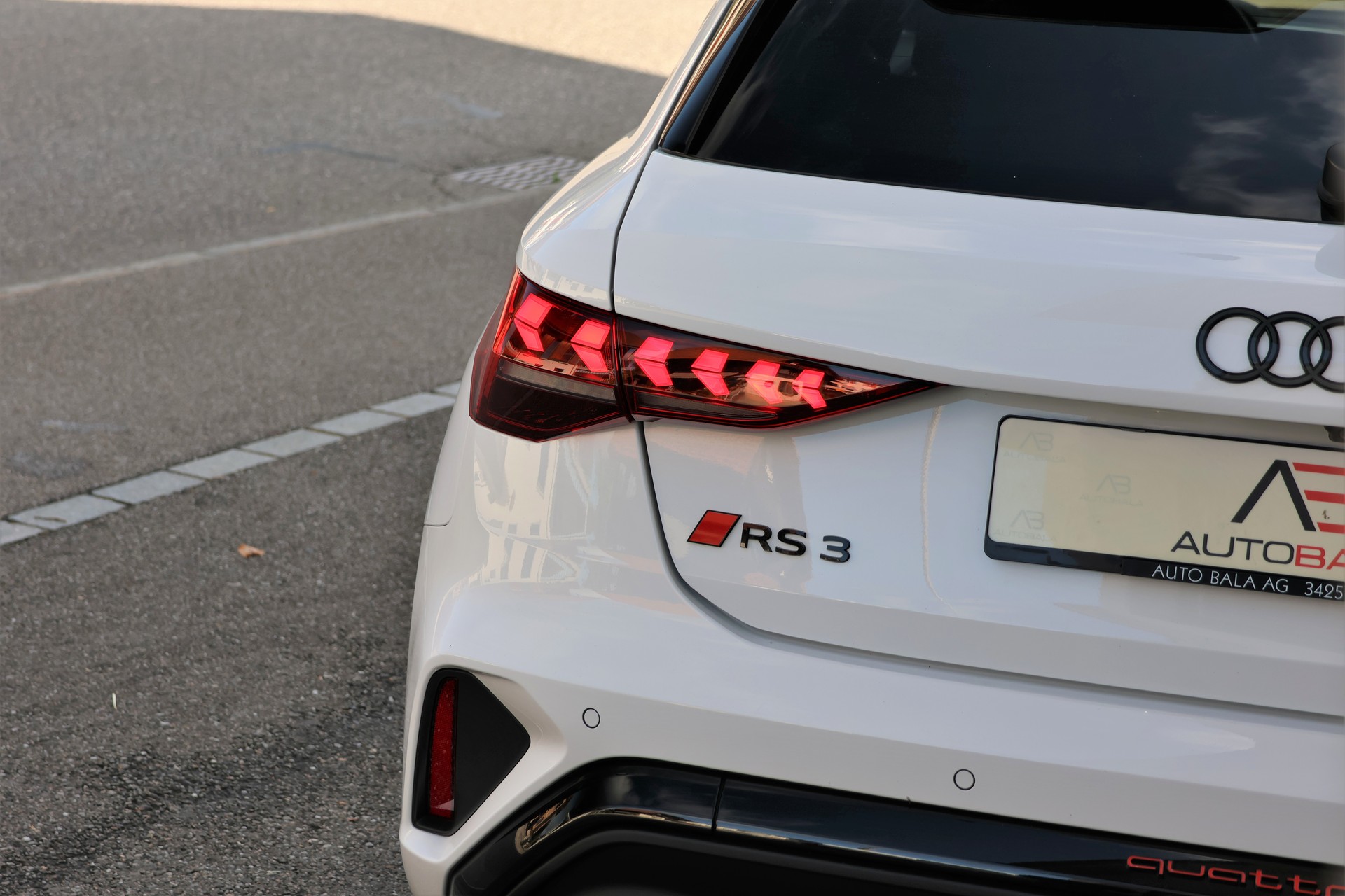 AUDI RS3 Sportback 2.5 TSI quattro S-tronic (CH)-image-5