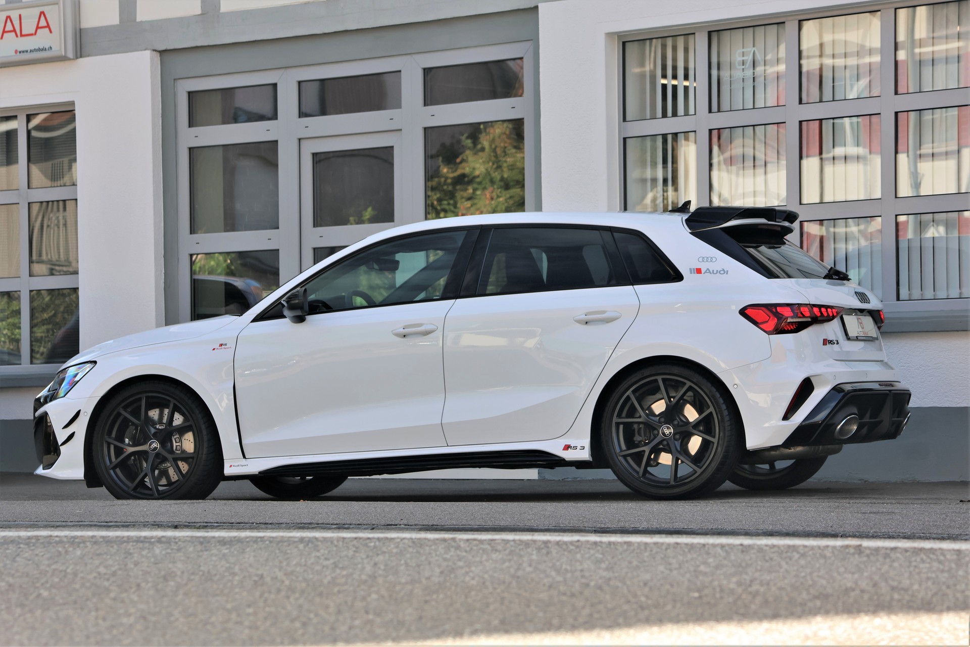AUDI RS3 Sportback 2.5 TSI quattro S-tronic (CH)-showroom-element-3