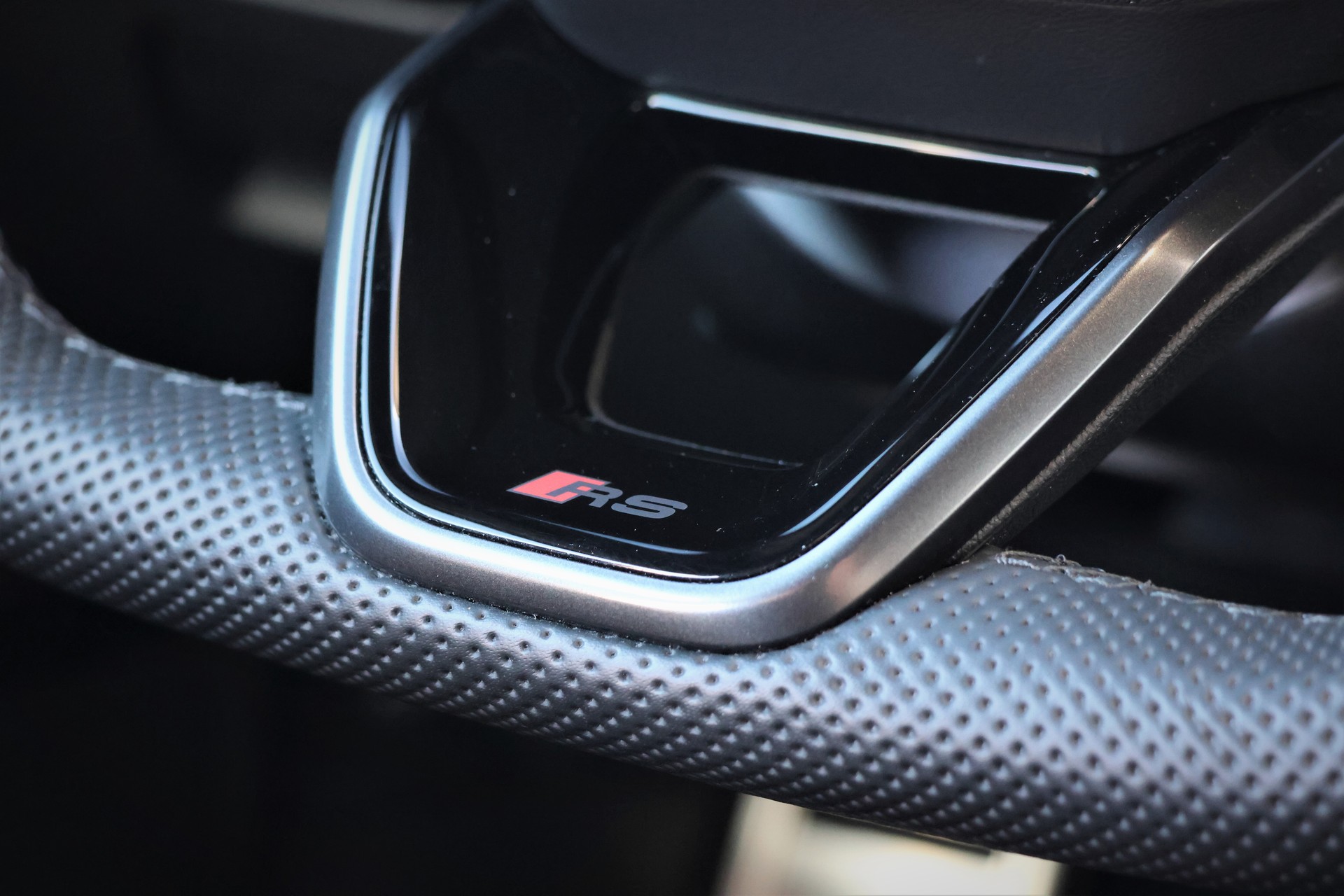AUDI RS3 Sportback 2.5 TSI quattro S-tronic (CH)-image-19