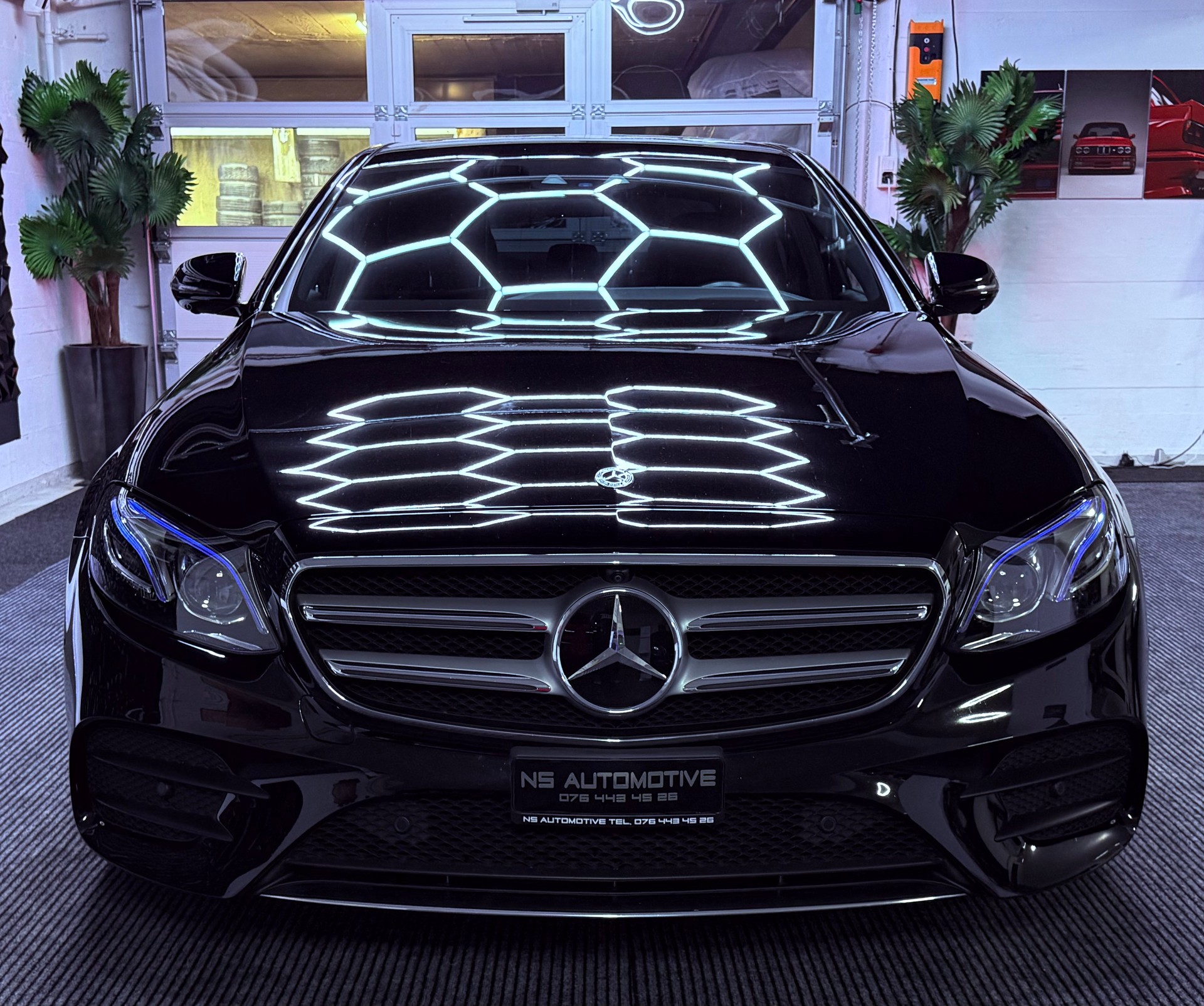 MERCEDES-BENZ E 220 d AMG Line 4Matic 9G-Tronic-showroom-element-1