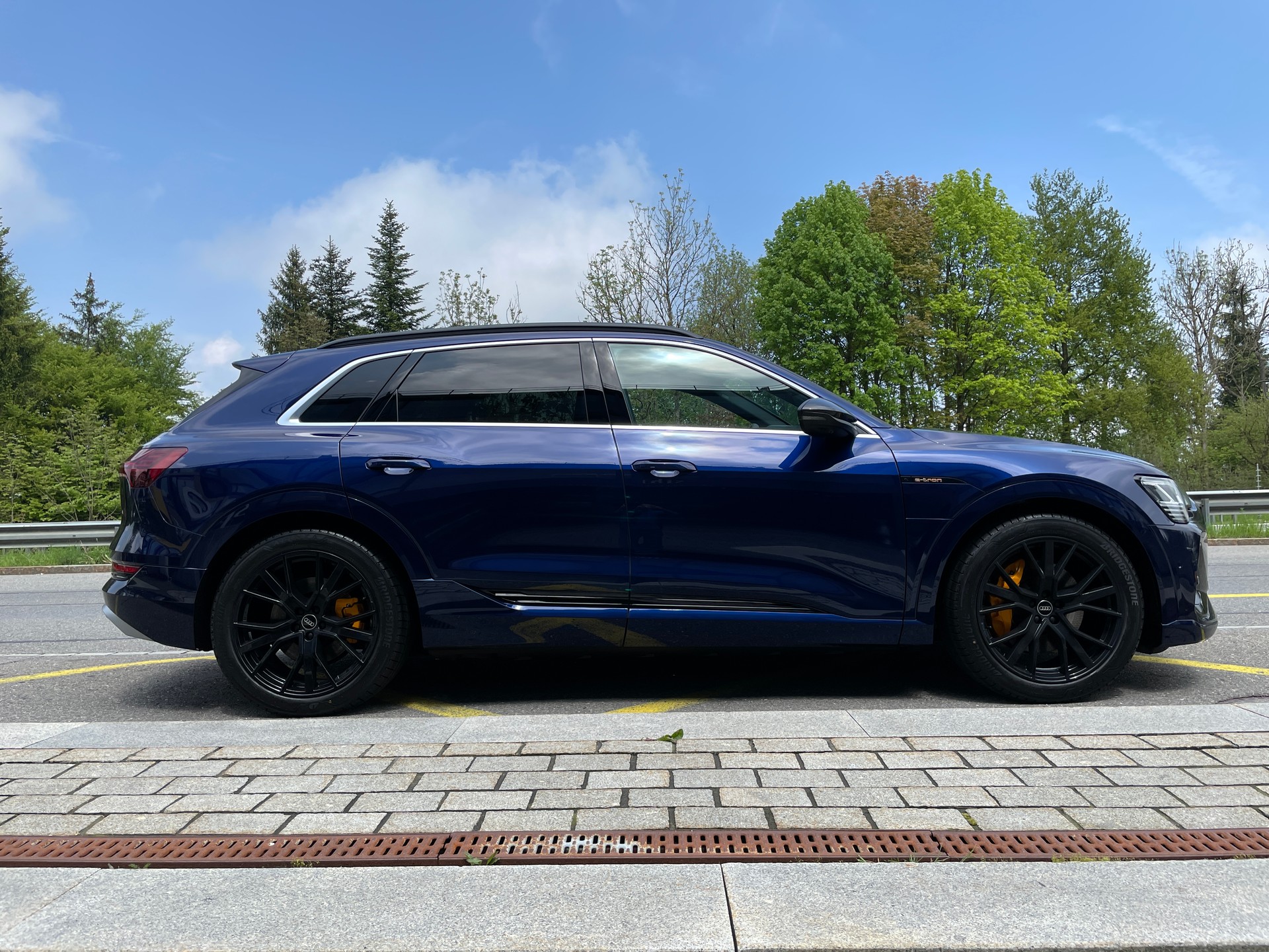 AUDI e-tron 55 S Line quattro-showroom-element-3