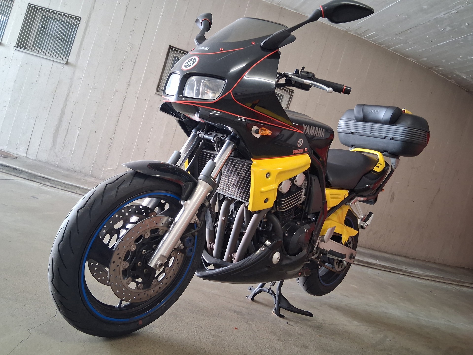 YAMAHA FZS 600 S Fazer-image-0