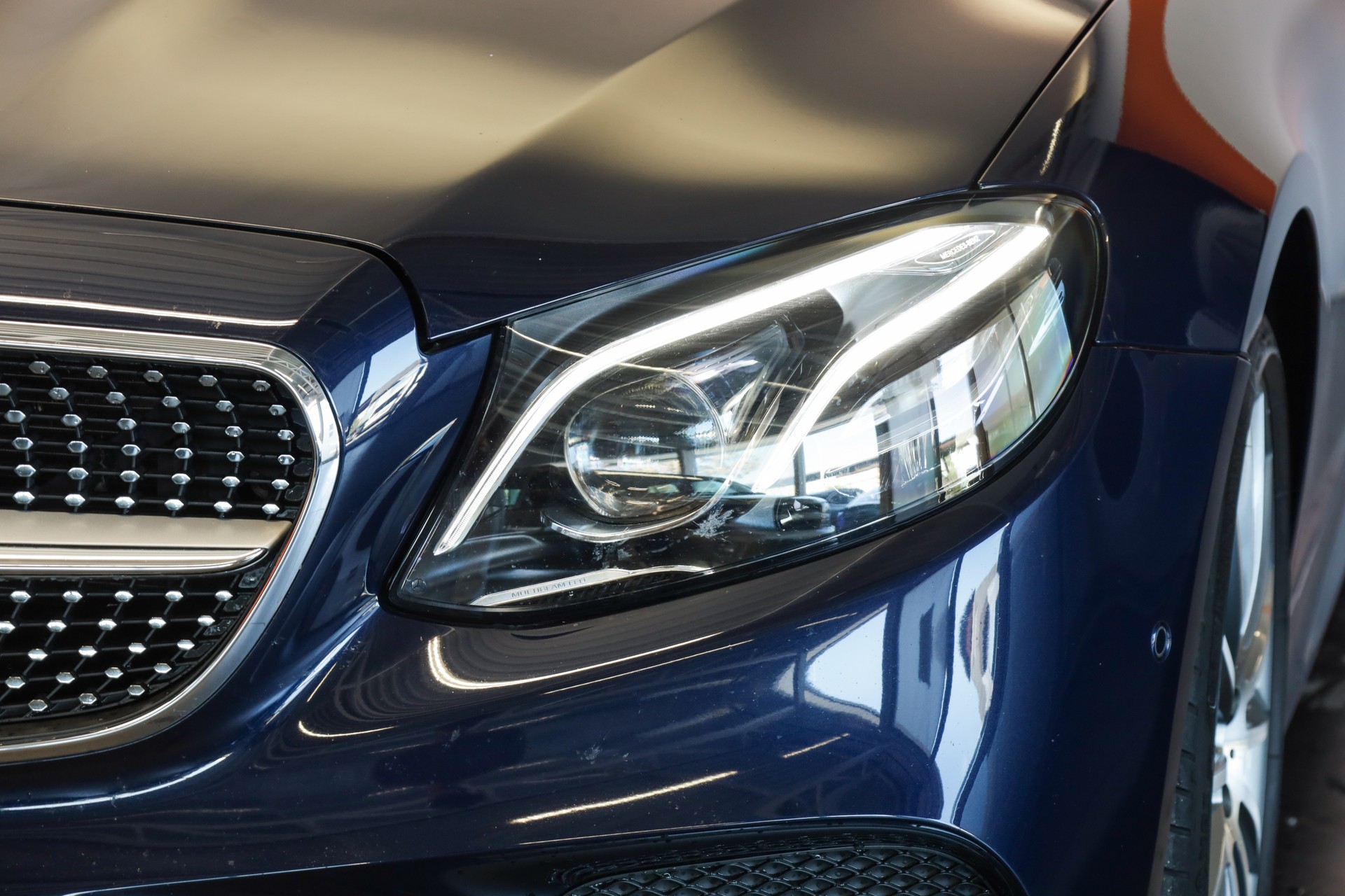 MERCEDES-BENZ E 200 Coupé AMG Line 4 Matic • Bleu cavansite • Toit panoramique • Burmester-image-6
