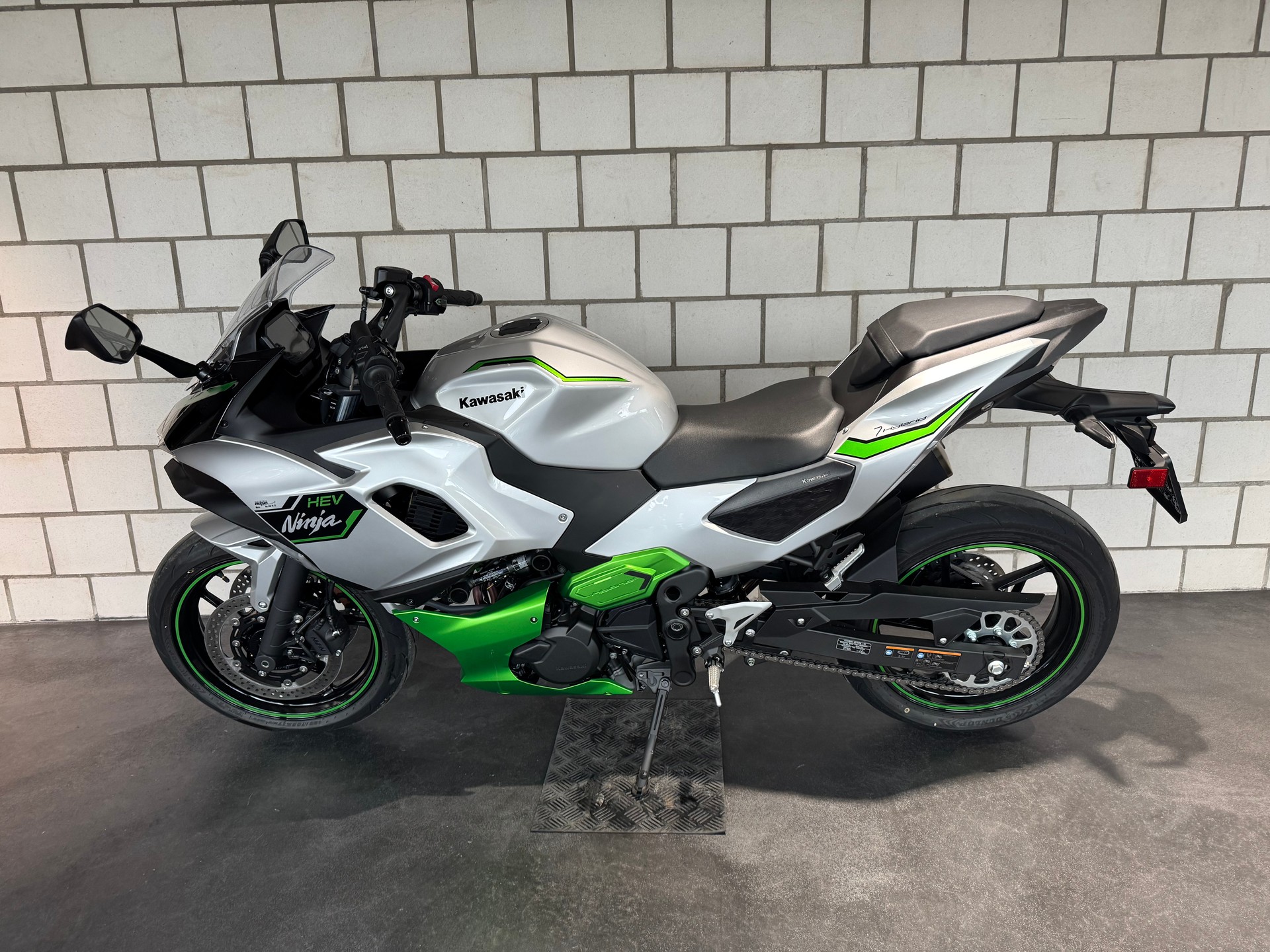 KAWASAKI NINJA 7 HYBRID-showroom-element-3