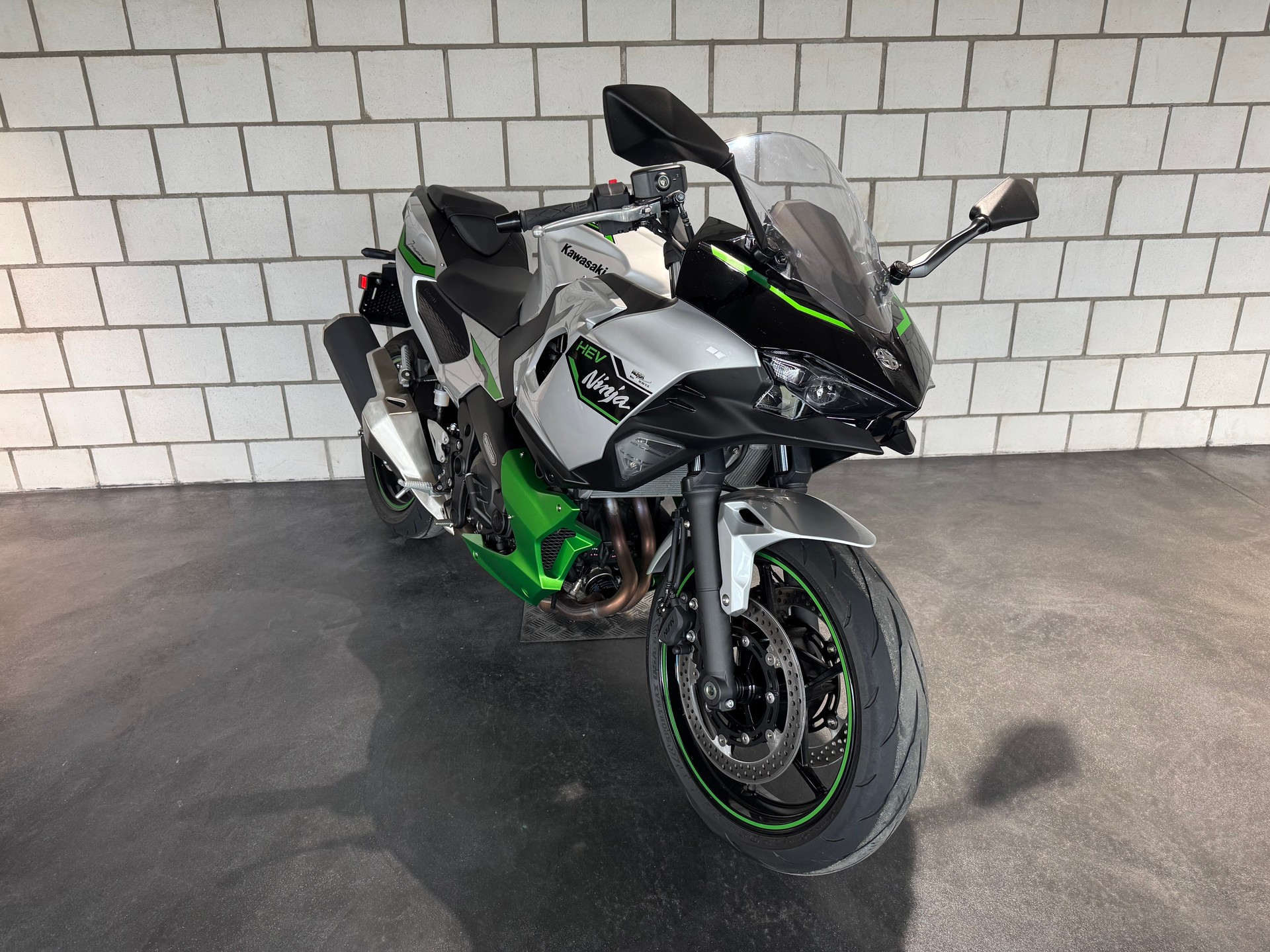 KAWASAKI NINJA 7 HYBRID-showroom-element-1