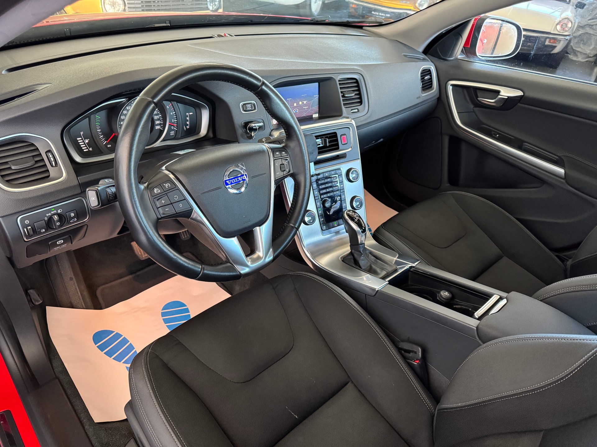 VOLVO S60 D3 Momentum Geartronic-image-14