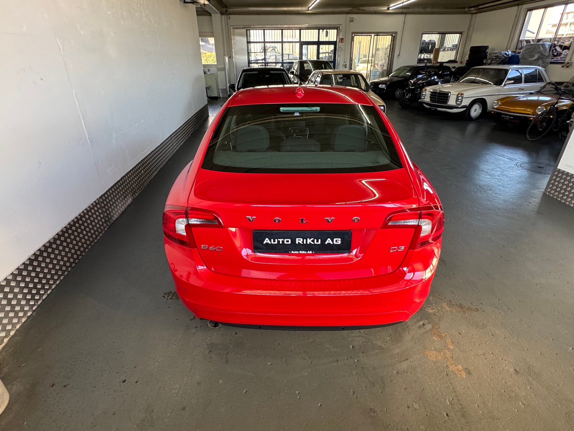 VOLVO S60 D3 Momentum Geartronic-image-11