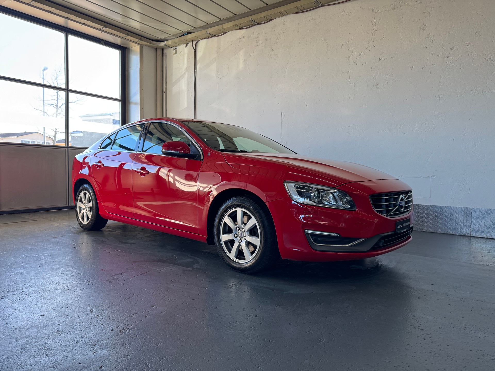 VOLVO S60 D3 Momentum Geartronic-showroom-element-1