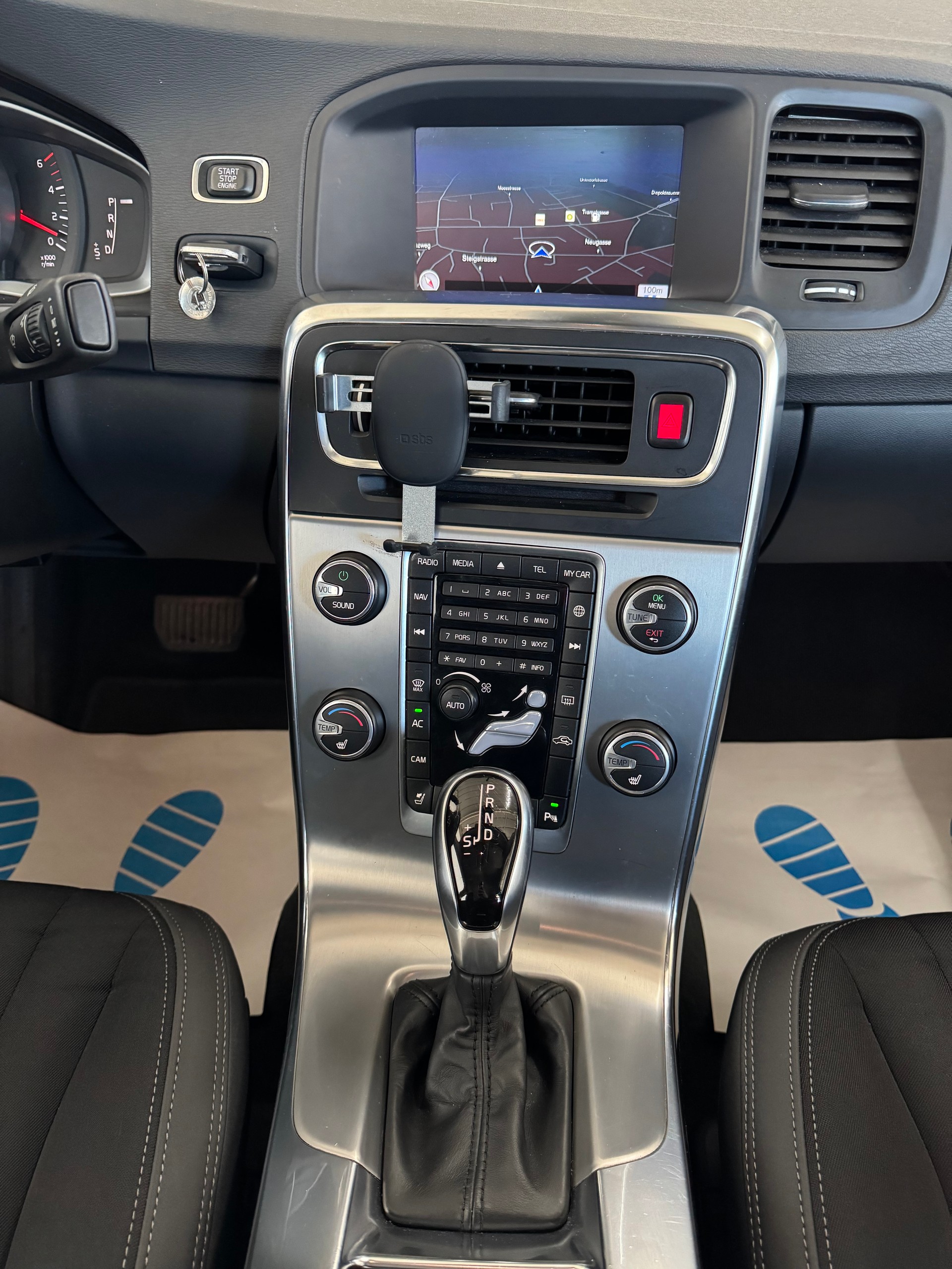 VOLVO S60 D3 Momentum Geartronic-image-17
