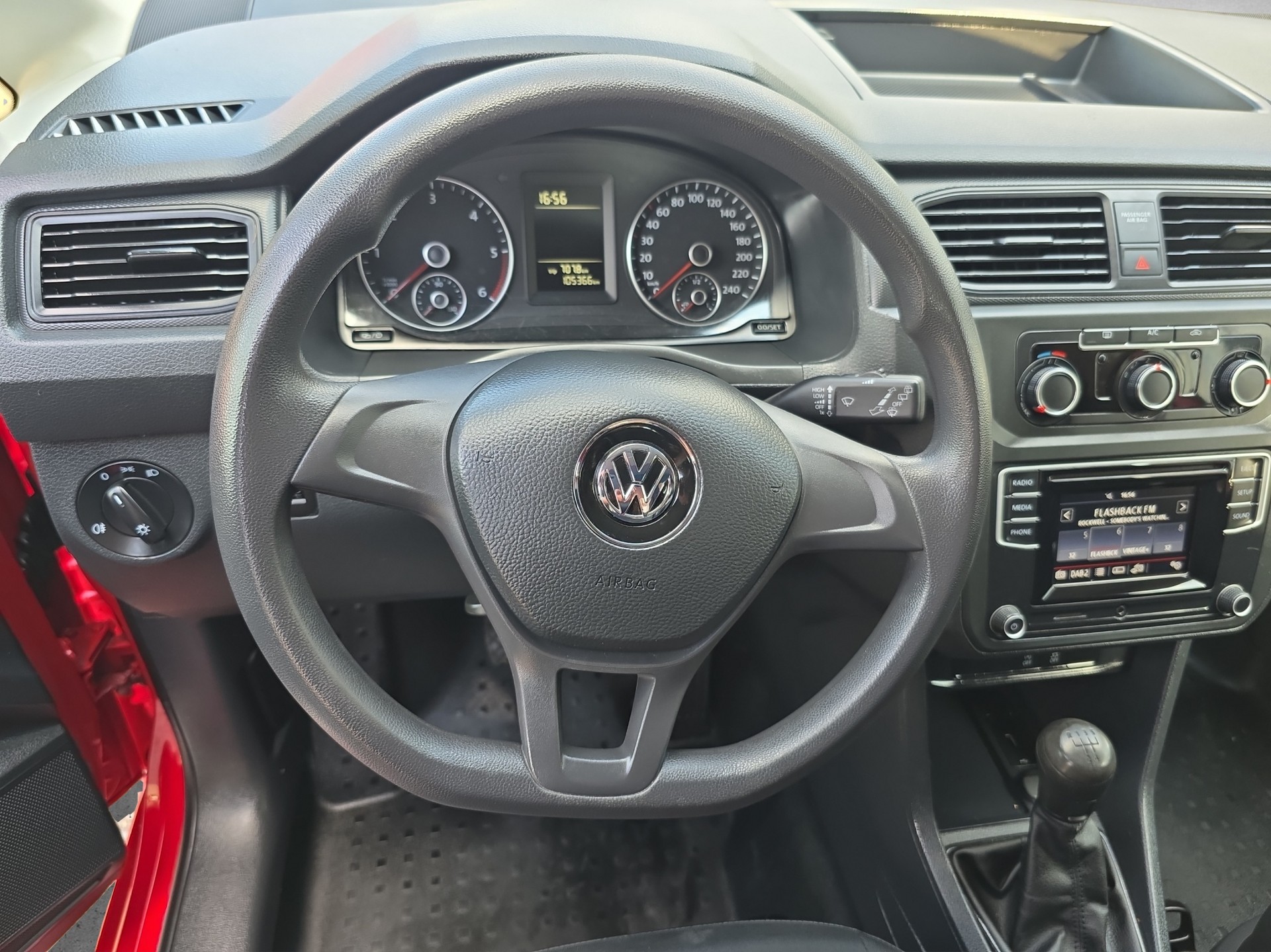 VW Caddy Maxi 2.0TDI BlueMotion Technology-image-7