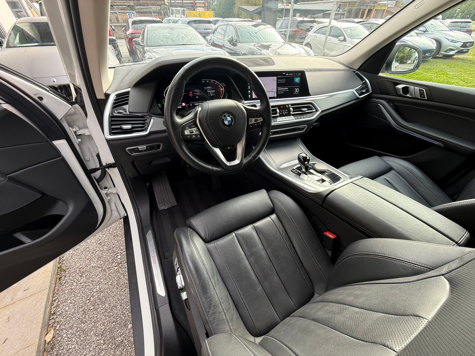 BMW X5 xDrive 48V 30d Steptronic-image-9