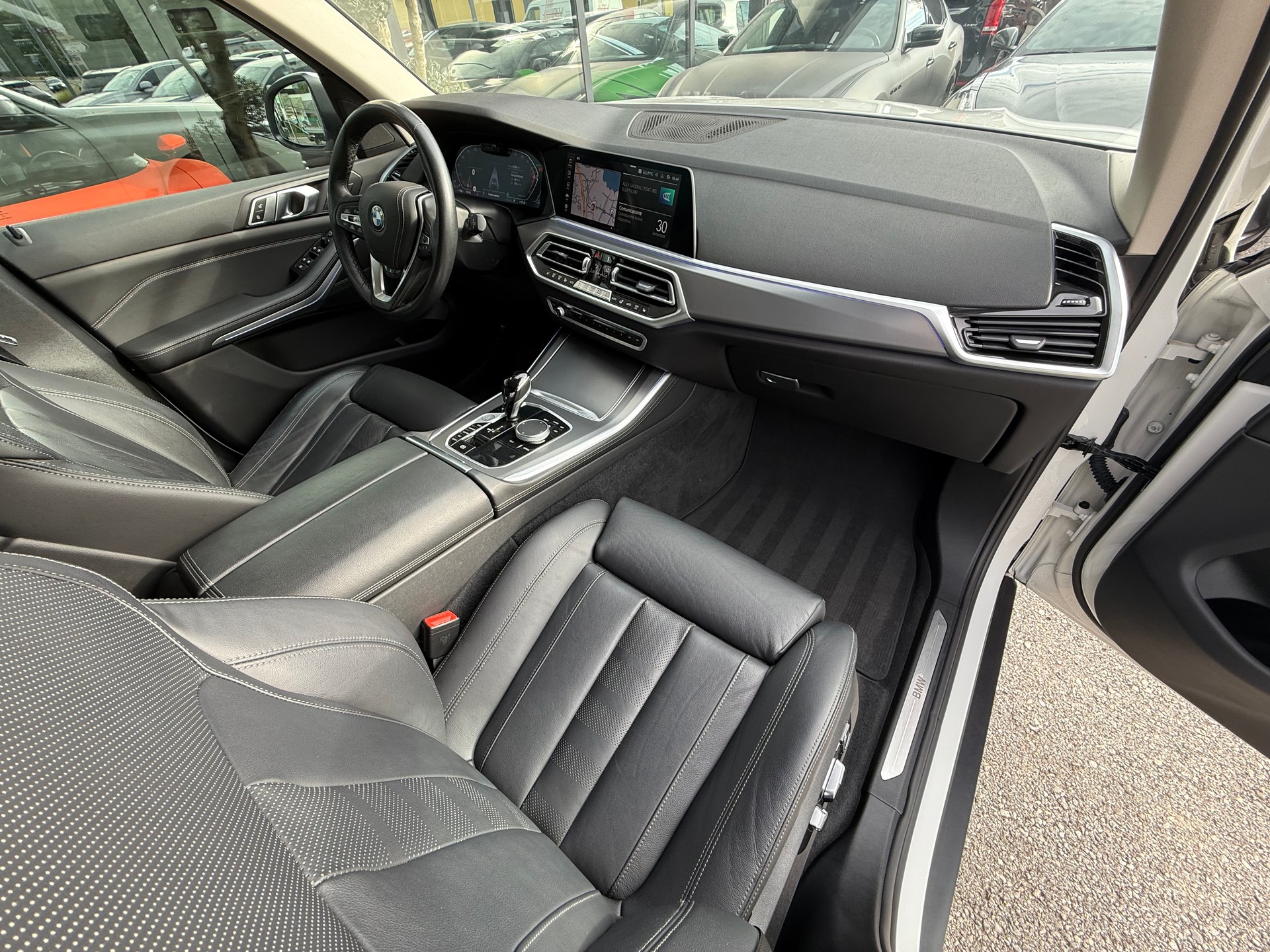 BMW X5 xDrive 48V 30d Steptronic-image-11