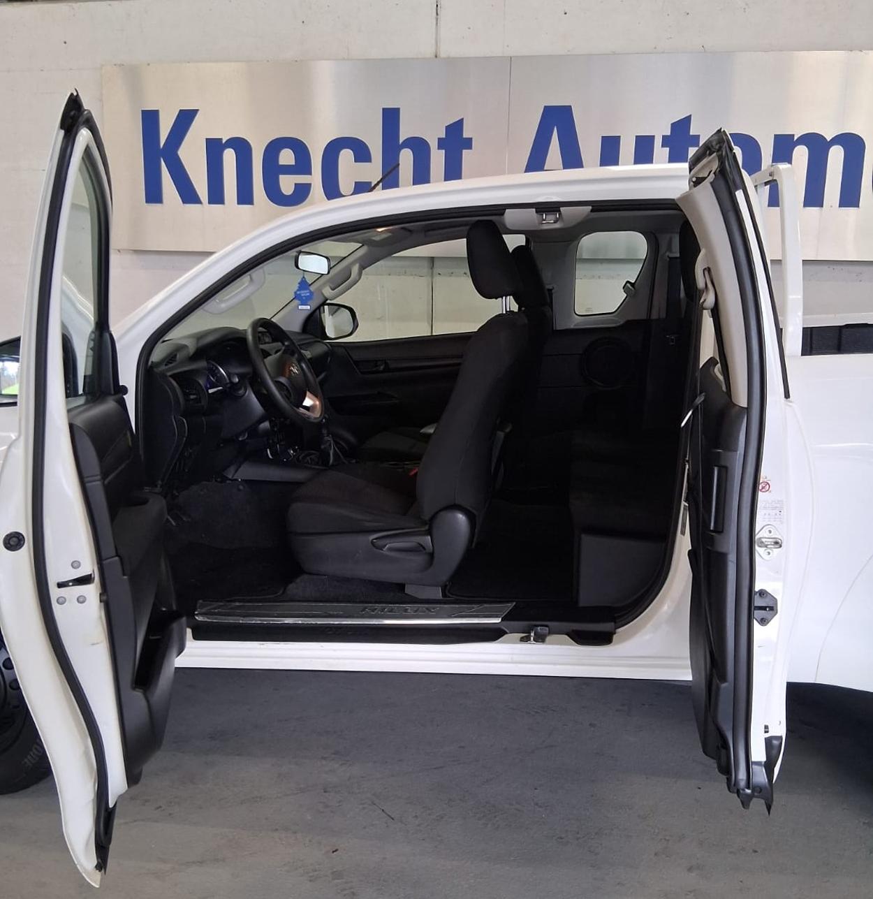 TOYOTA Hilux Extra Cab.-Chassis 2.4 D-4D 170 Luna-image-9
