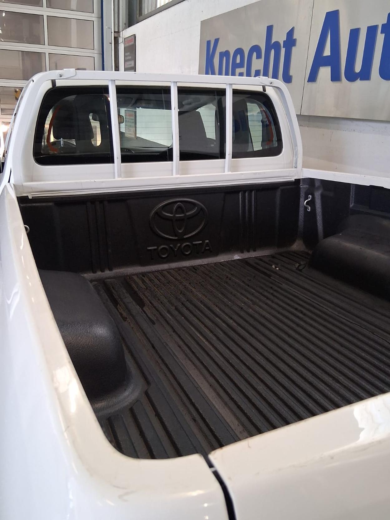 TOYOTA Hilux Extra Cab.-Chassis 2.4 D-4D 170 Luna-image-6