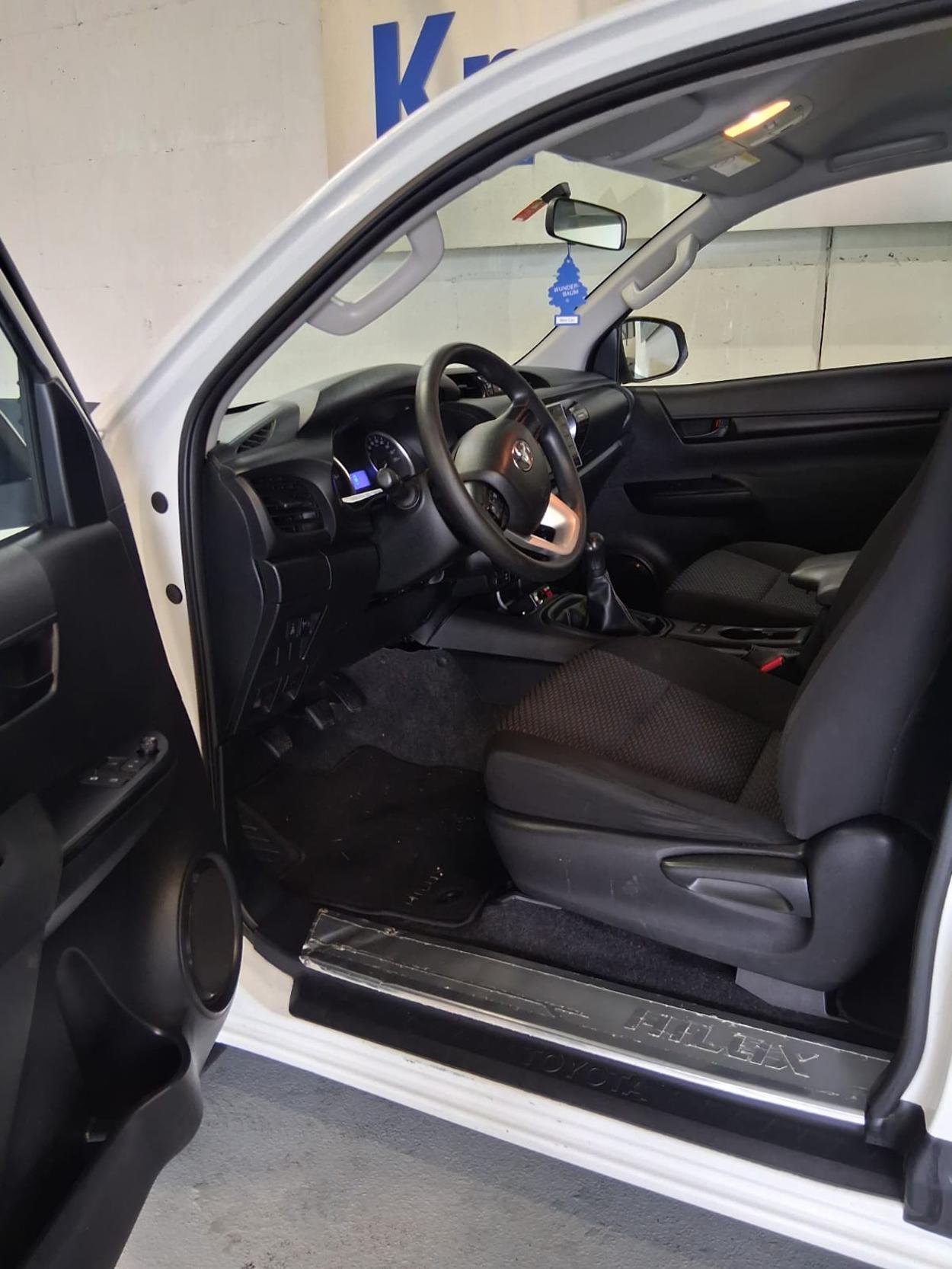 TOYOTA Hilux Extra Cab.-Chassis 2.4 D-4D 170 Luna-image-11