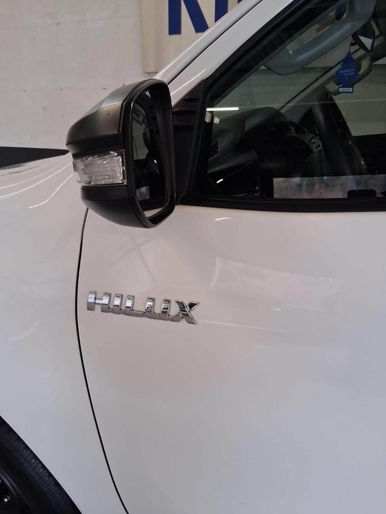 TOYOTA Hilux Extra Cab.-Chassis 2.4 D-4D 170 Luna-image-7