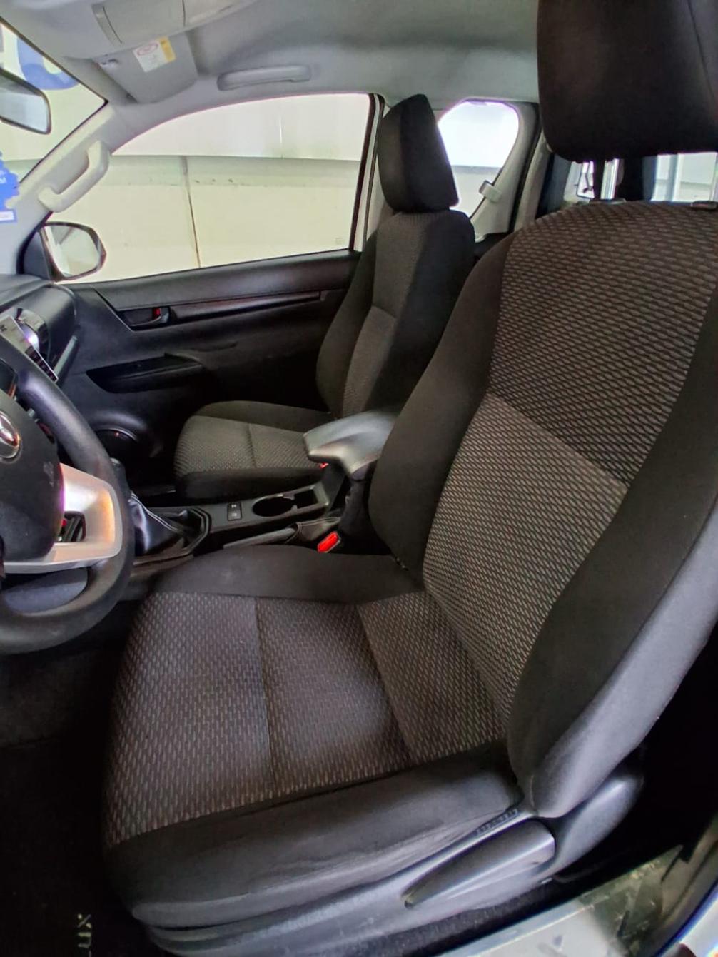 TOYOTA Hilux Extra Cab.-Chassis 2.4 D-4D 170 Luna-image-12