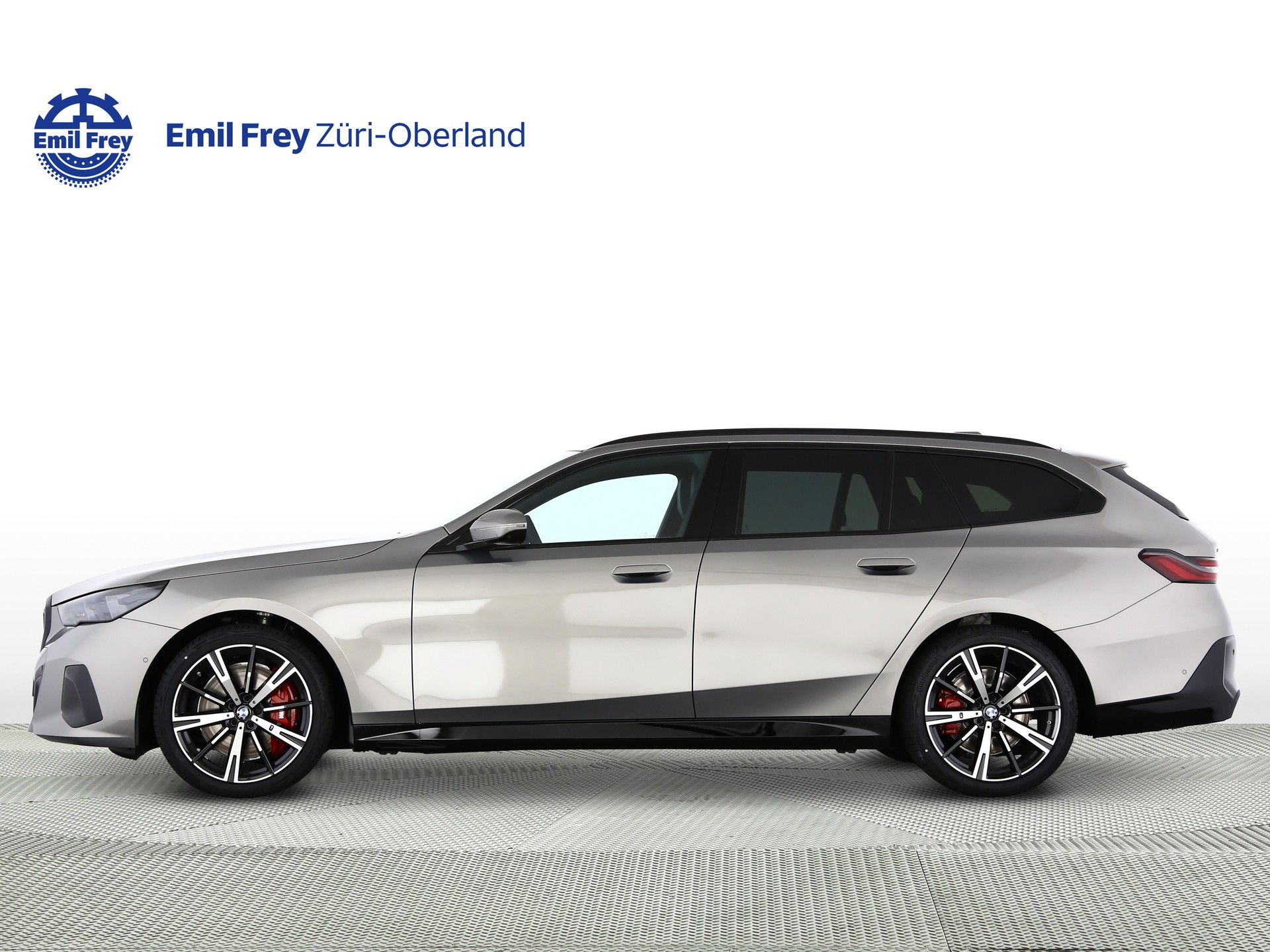 BMW 540d xDrive Touring-showroom-element-1