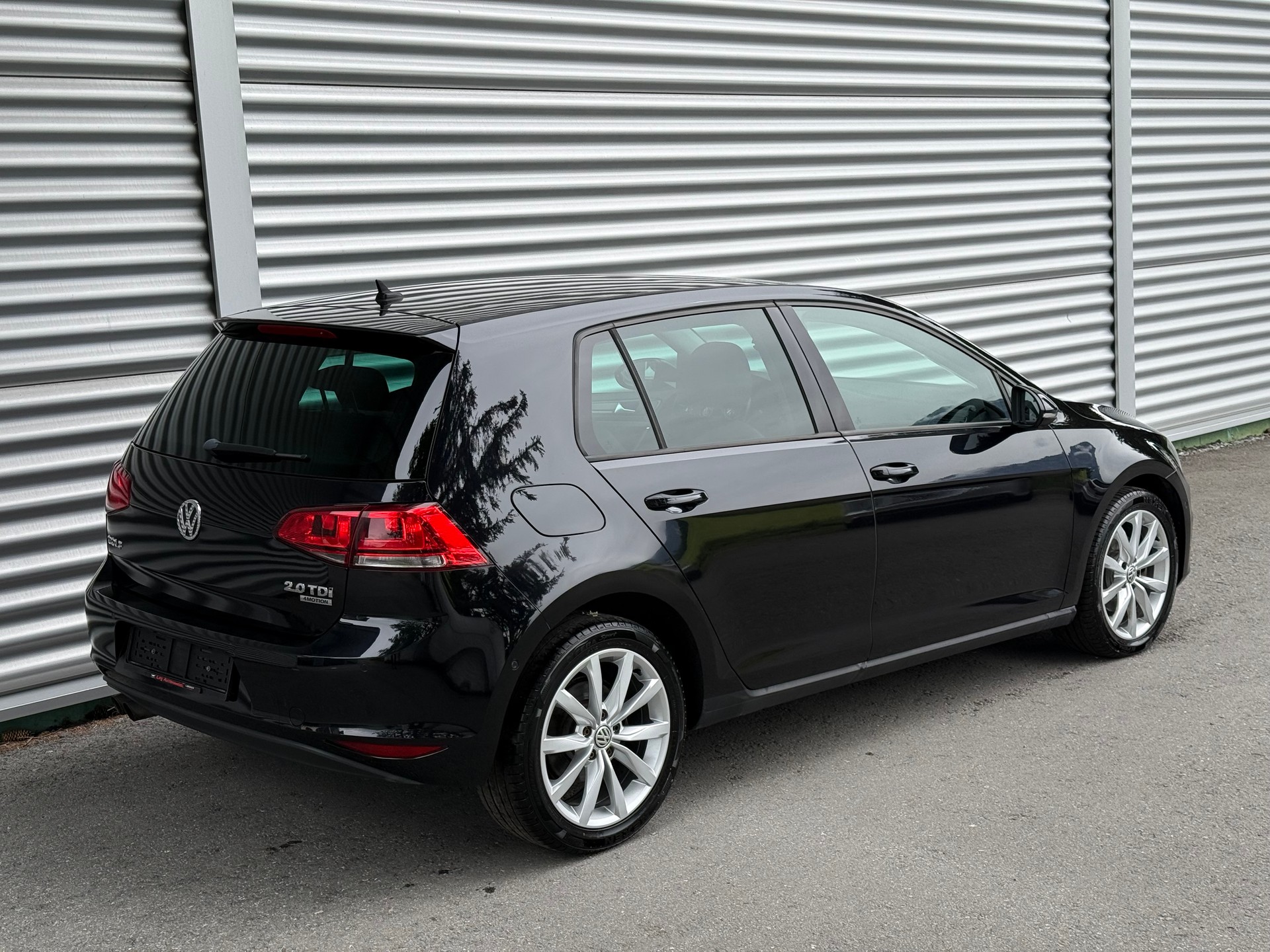 VW Golf 2.0 TDI Highline 4Motion-image-4