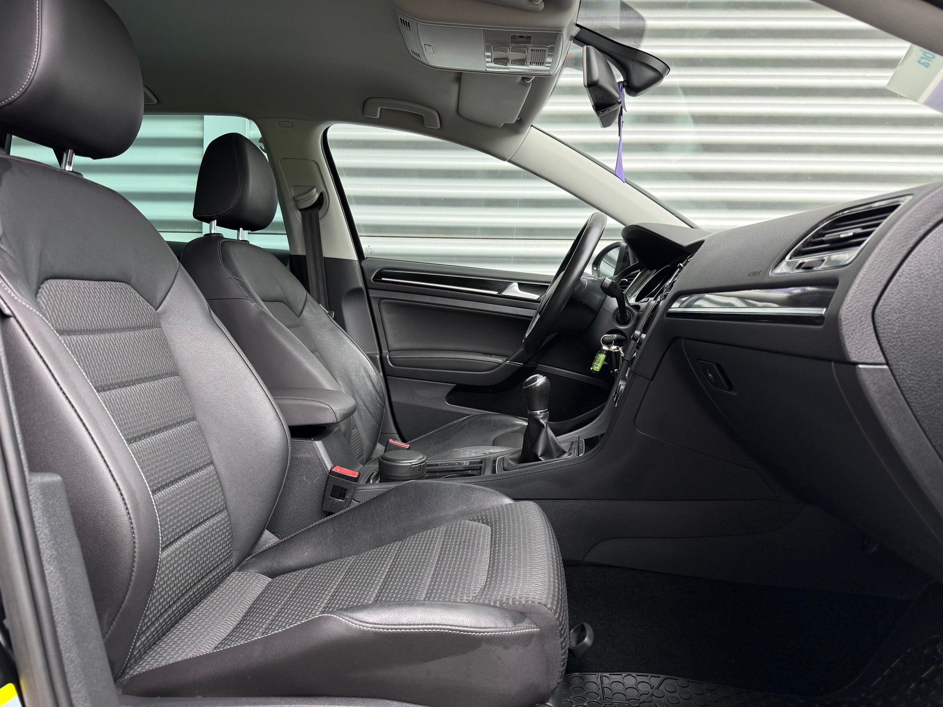 VW Golf 2.0 TDI Highline 4Motion-image-10