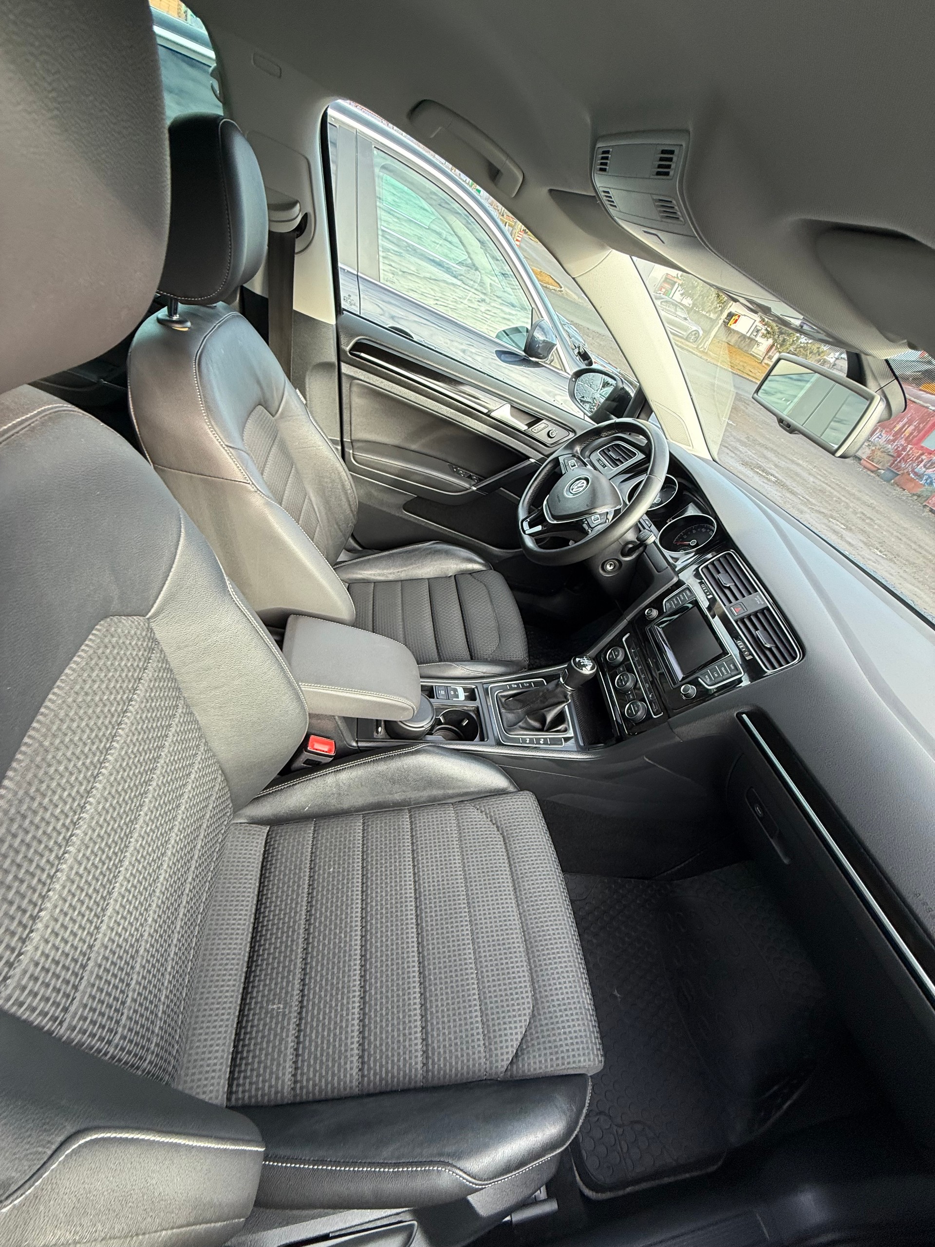 VW Golf 2.0 TDI Highline 4Motion-image-7
