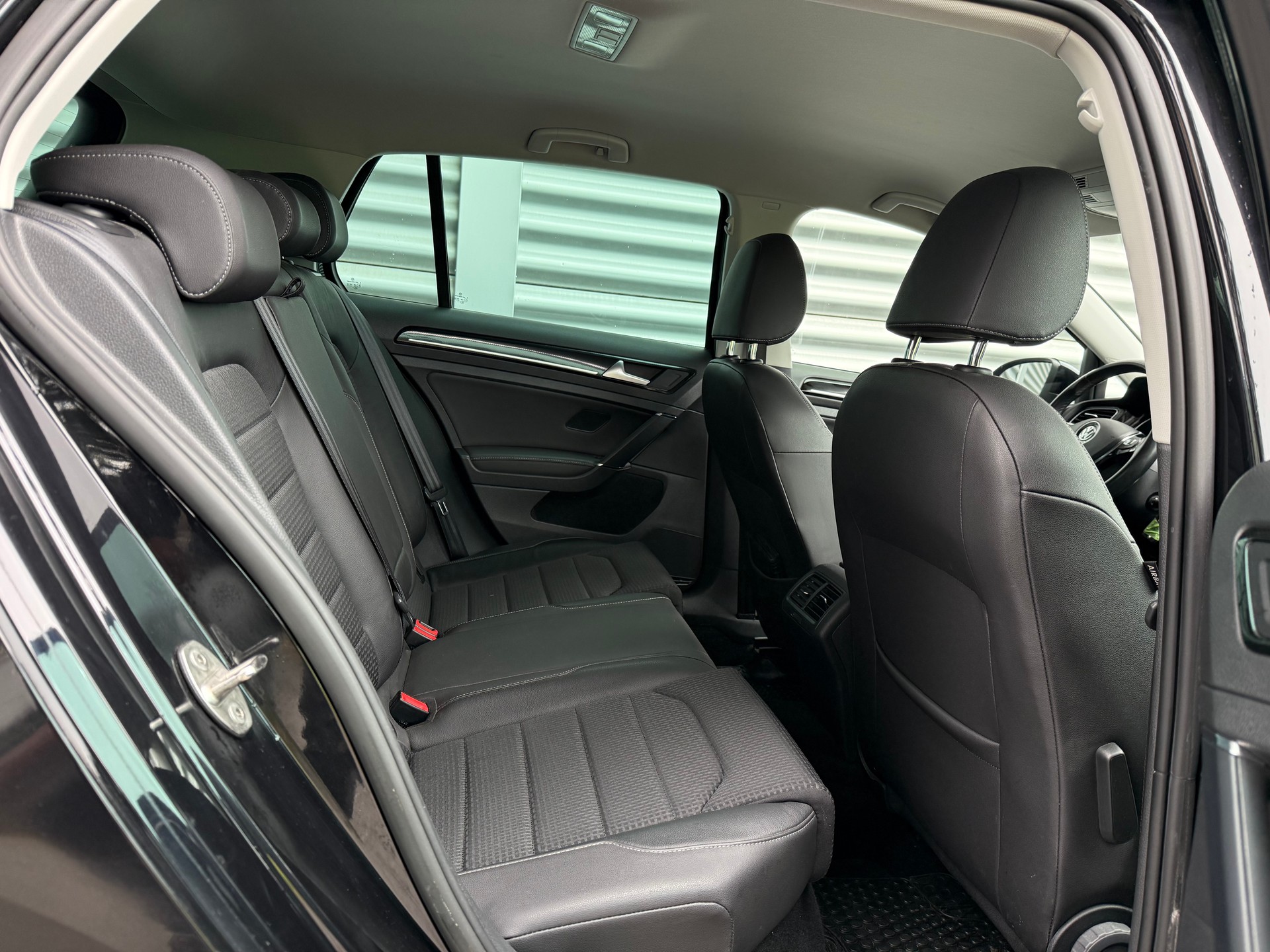 VW Golf 2.0 TDI Highline 4Motion-image-11