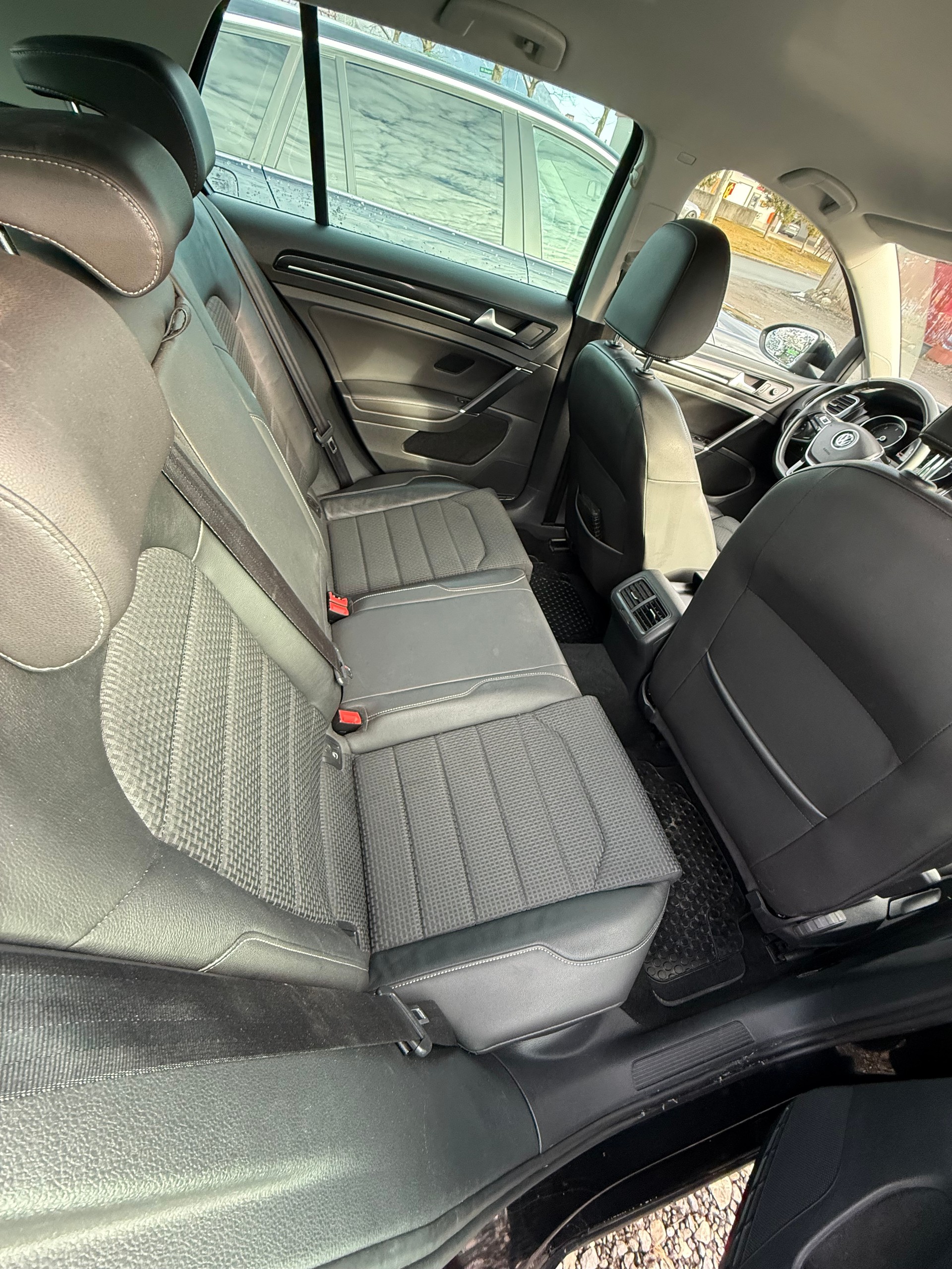 VW Golf 2.0 TDI Highline 4Motion-image-5