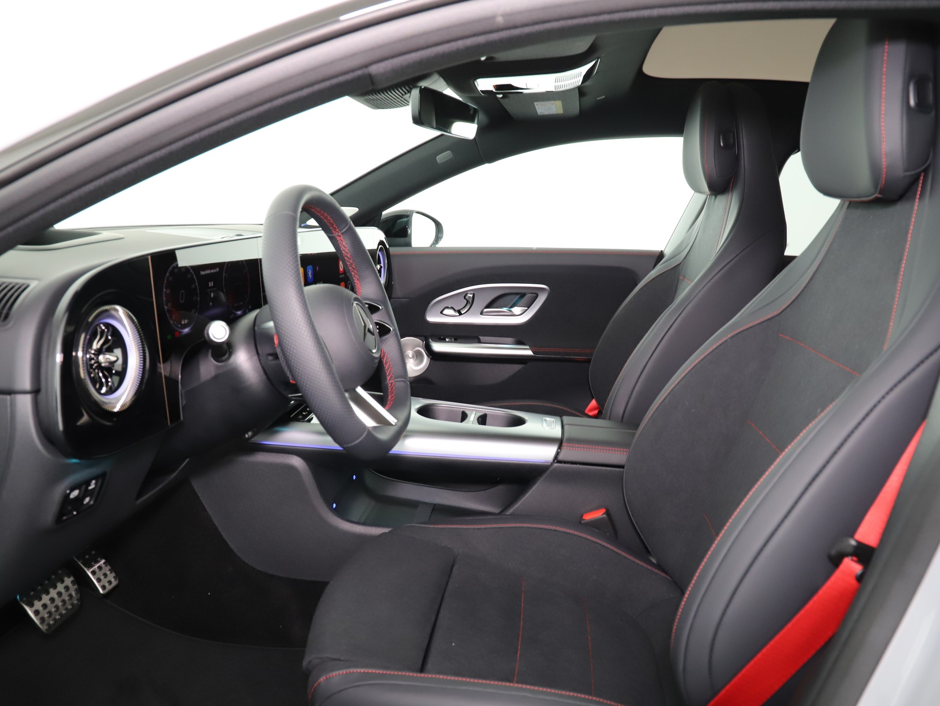 MERCEDES-BENZ CLA 200 8G-DCT 4Matic-image-8