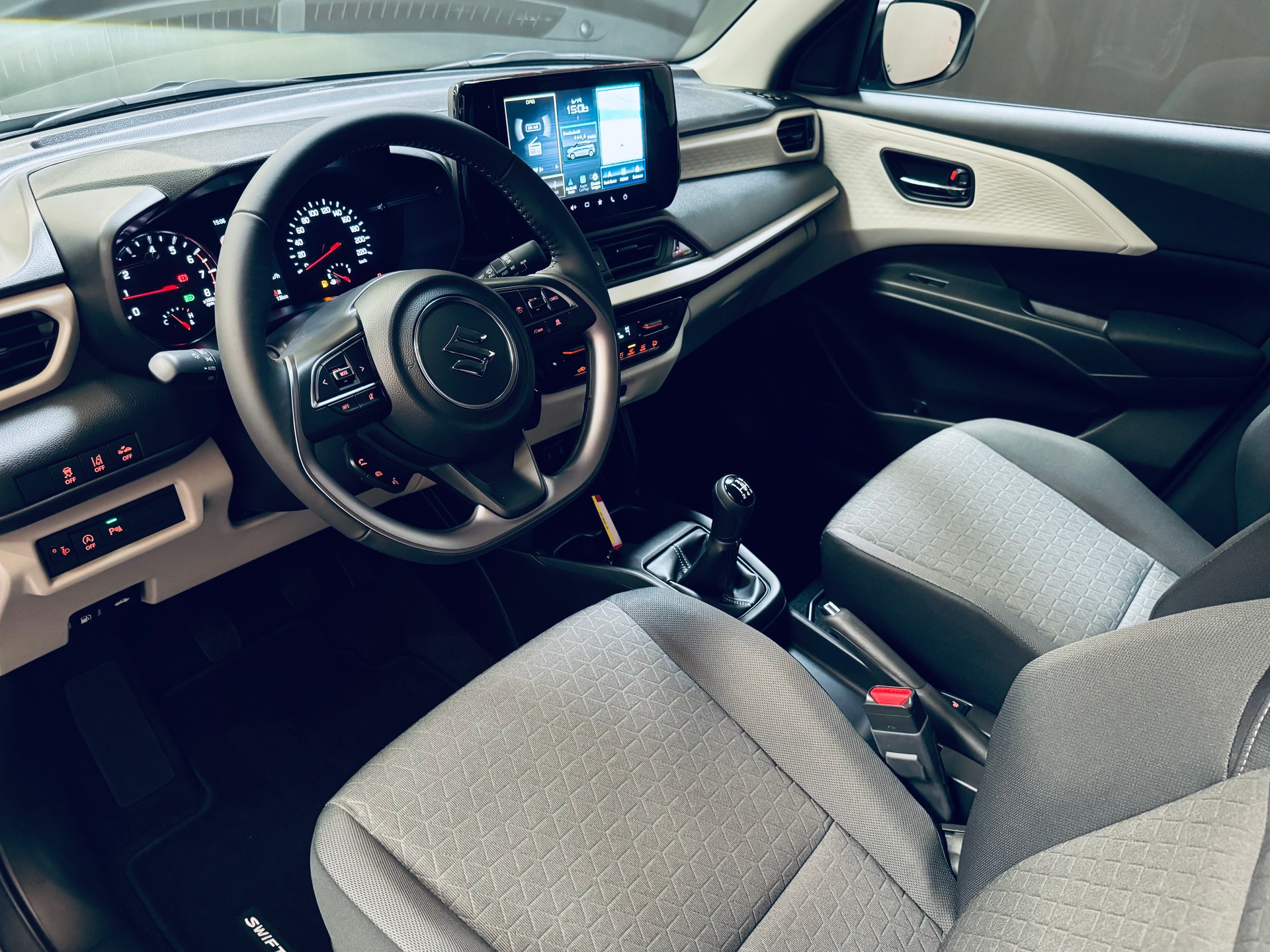 SUZUKI Swift 1.2 Compact Top Hybrid 4x4-image-10
