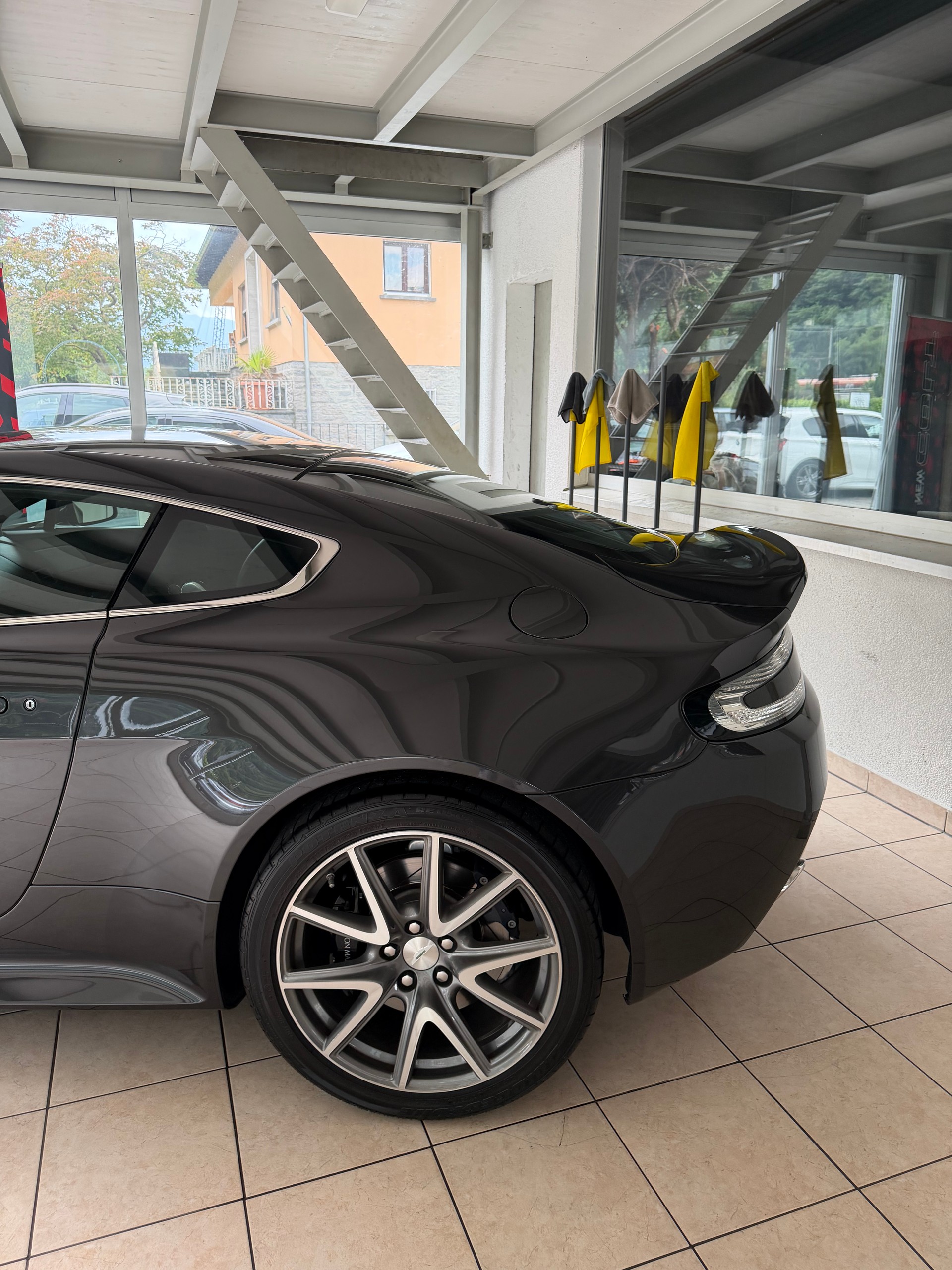 ASTON MARTIN V8 Vantage 4.7 S Sportshift-image-3