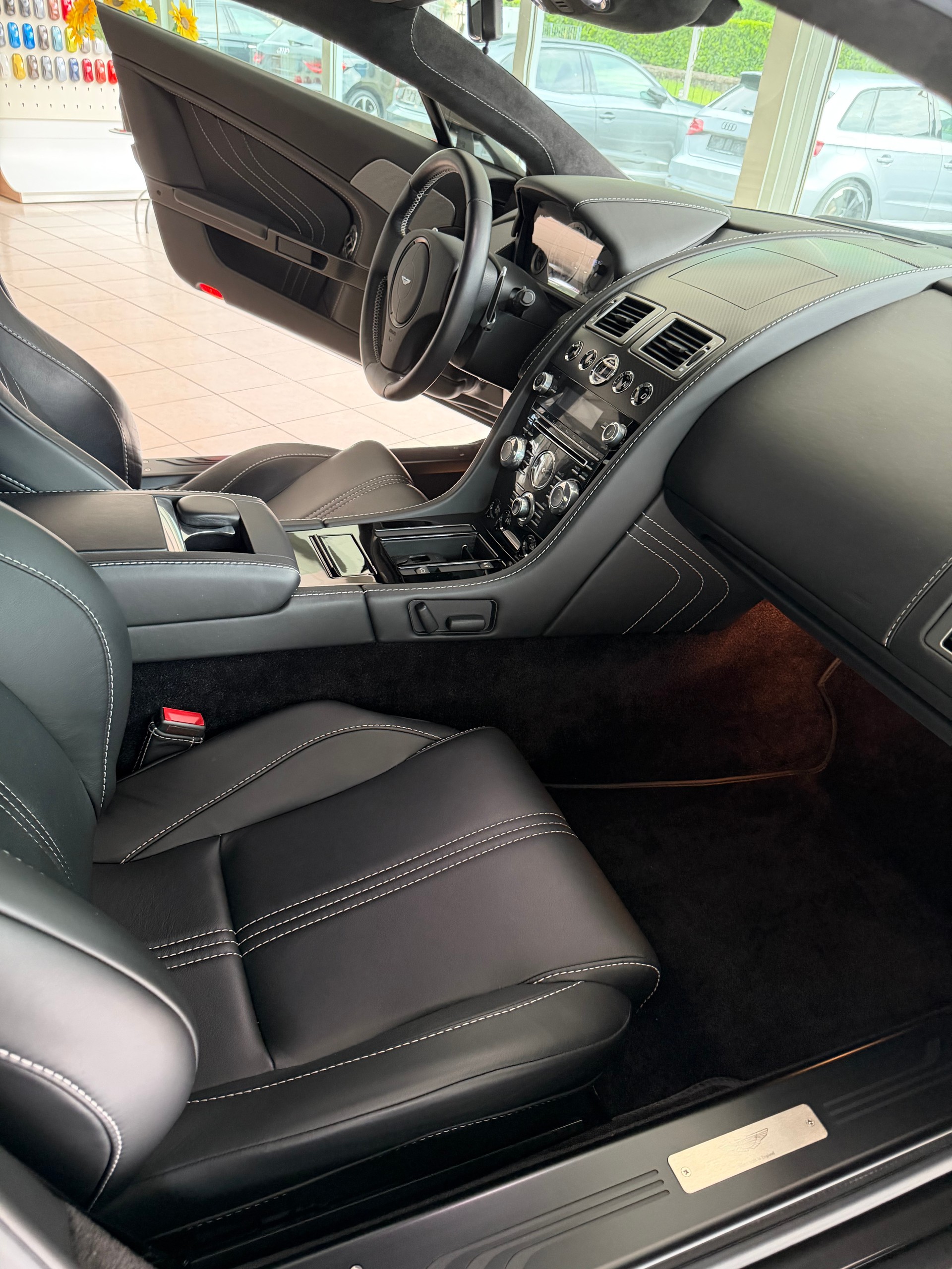 ASTON MARTIN V8 Vantage 4.7 S Sportshift-image-12