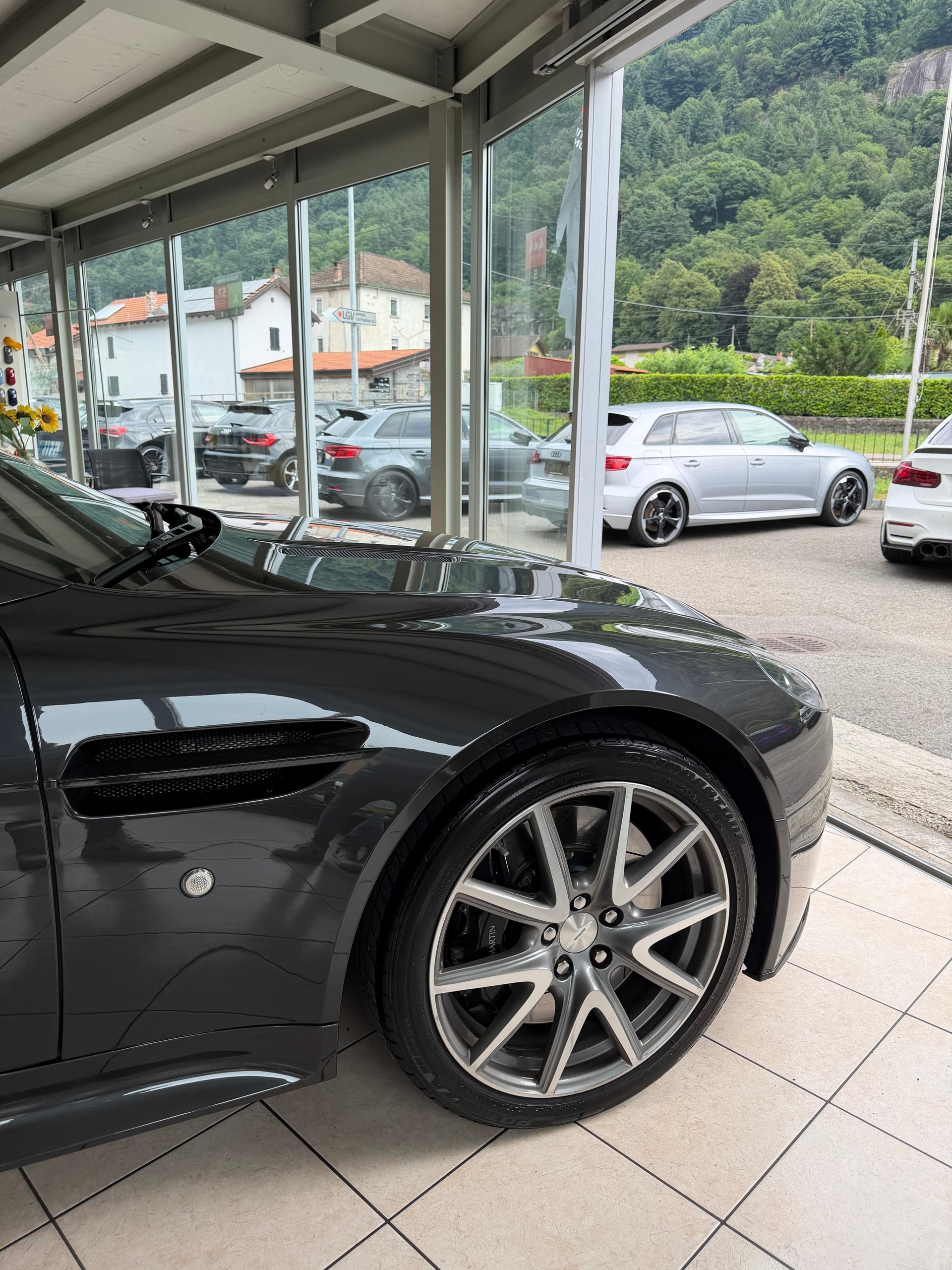 ASTON MARTIN V8 Vantage 4.7 S Sportshift-image-7