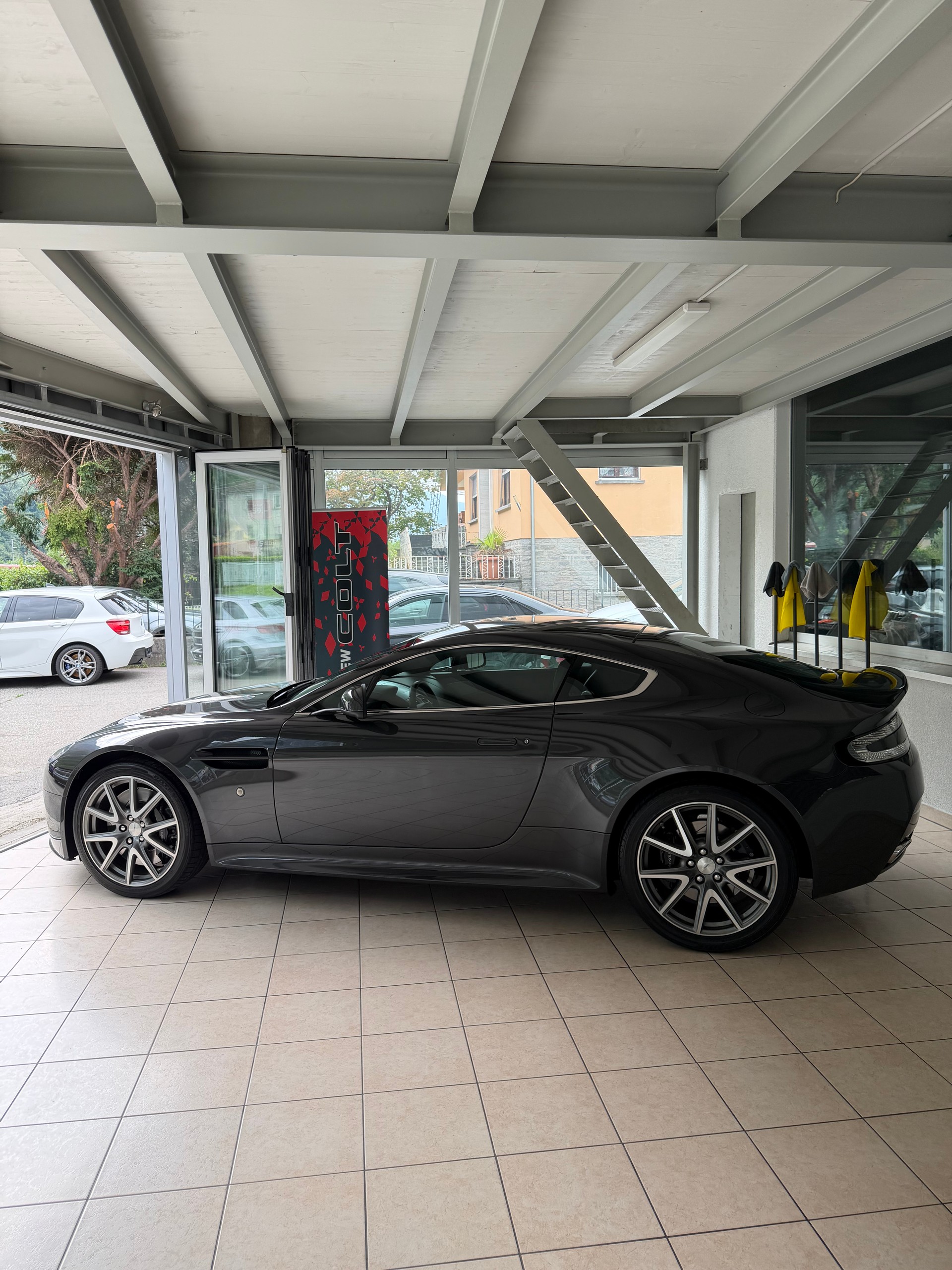 ASTON MARTIN V8 Vantage 4.7 S Sportshift-image-2