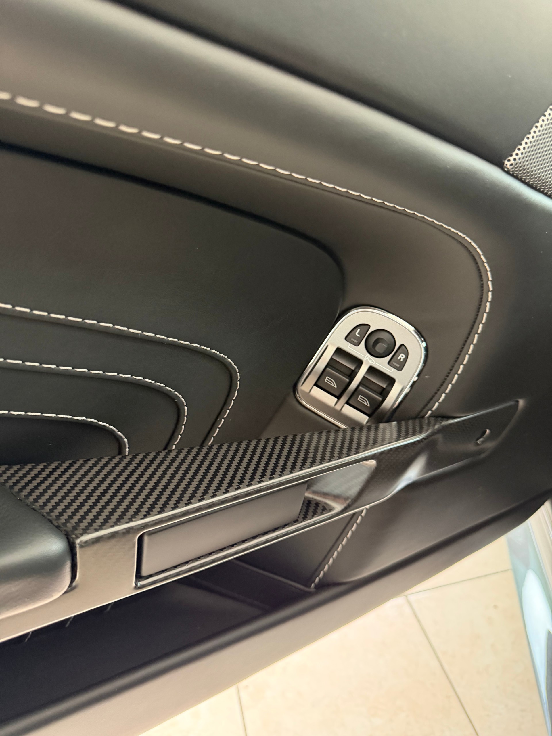 ASTON MARTIN V8 Vantage 4.7 S Sportshift-image-11