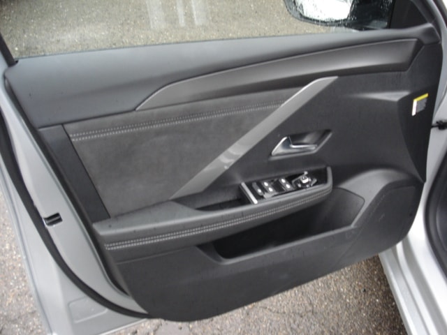OPEL Astra 1.6 PHEV Turbo Swiss A-image-10