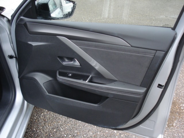 OPEL Astra 1.6 PHEV Turbo Swiss A-image-19