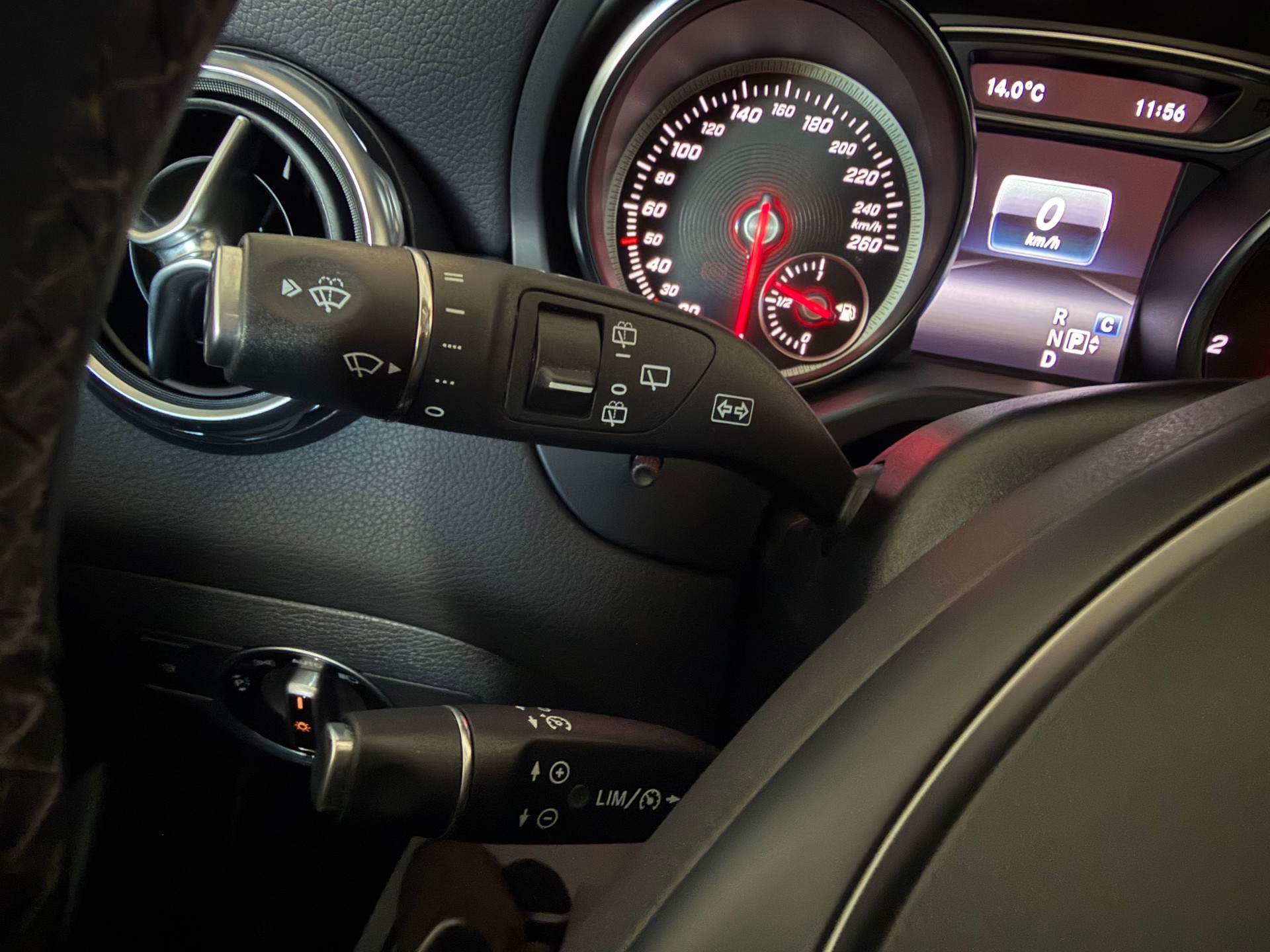 MERCEDES-BENZ GLA 180 Urban 7G-Tronic-image-22