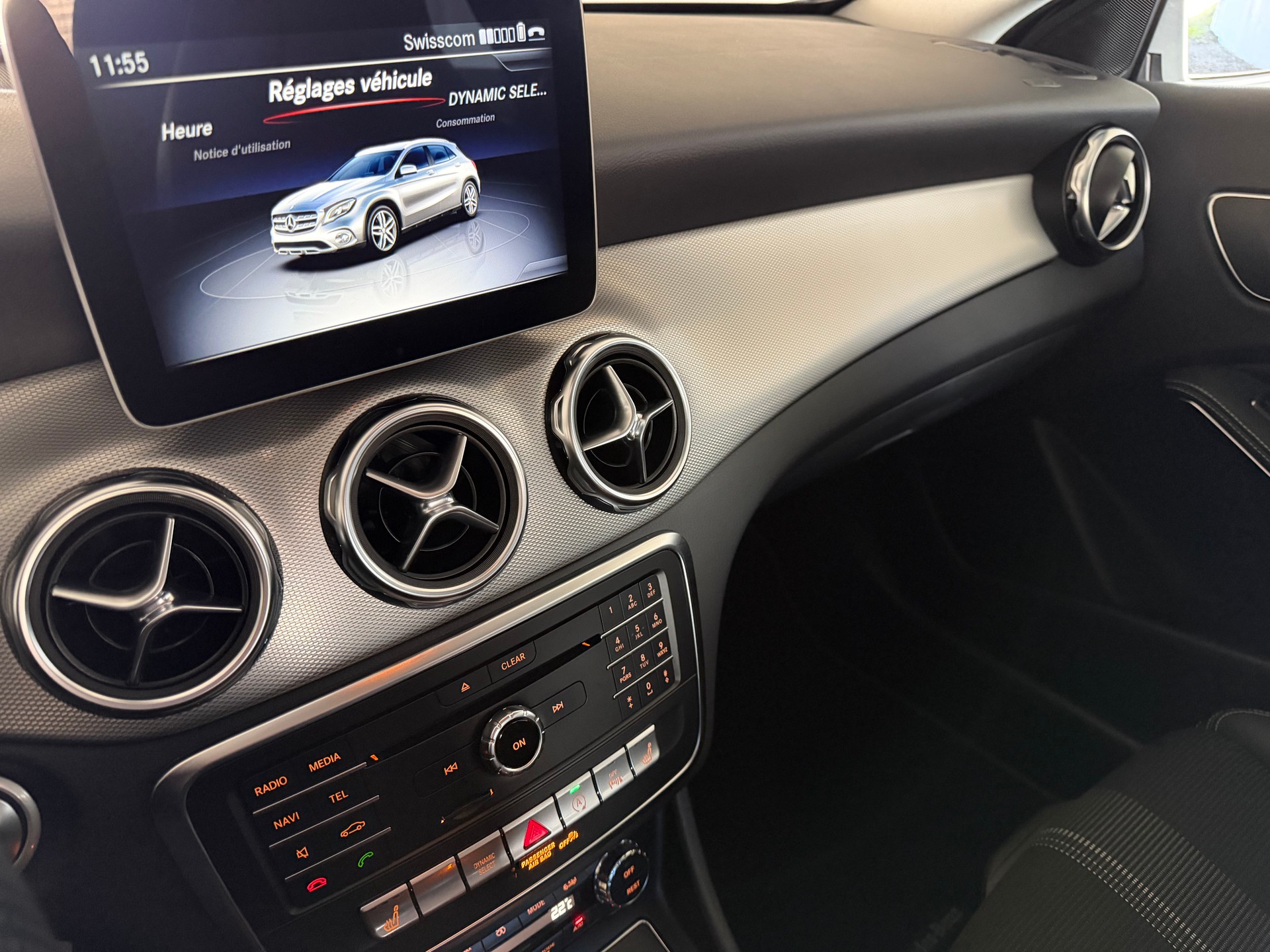 MERCEDES-BENZ GLA 180 Urban 7G-Tronic-image-18