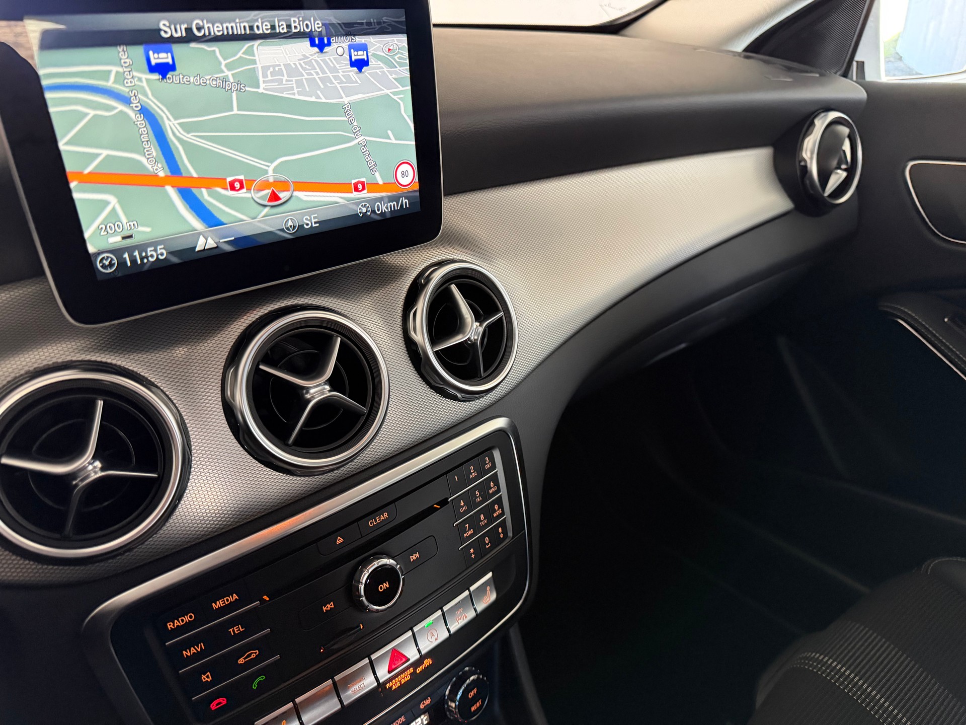 MERCEDES-BENZ GLA 180 Urban 7G-Tronic-image-19