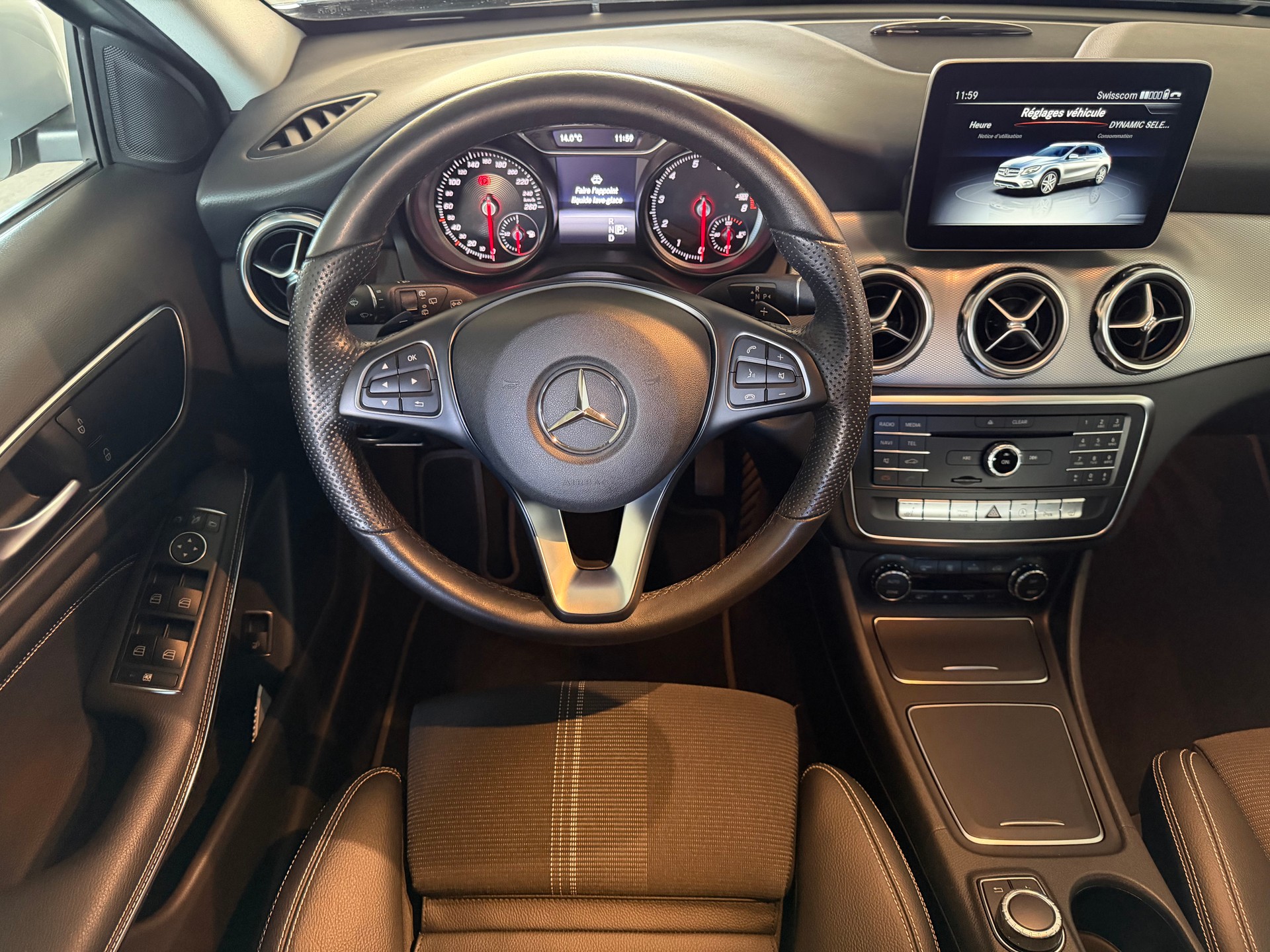 MERCEDES-BENZ GLA 180 Urban 7G-Tronic-image-13