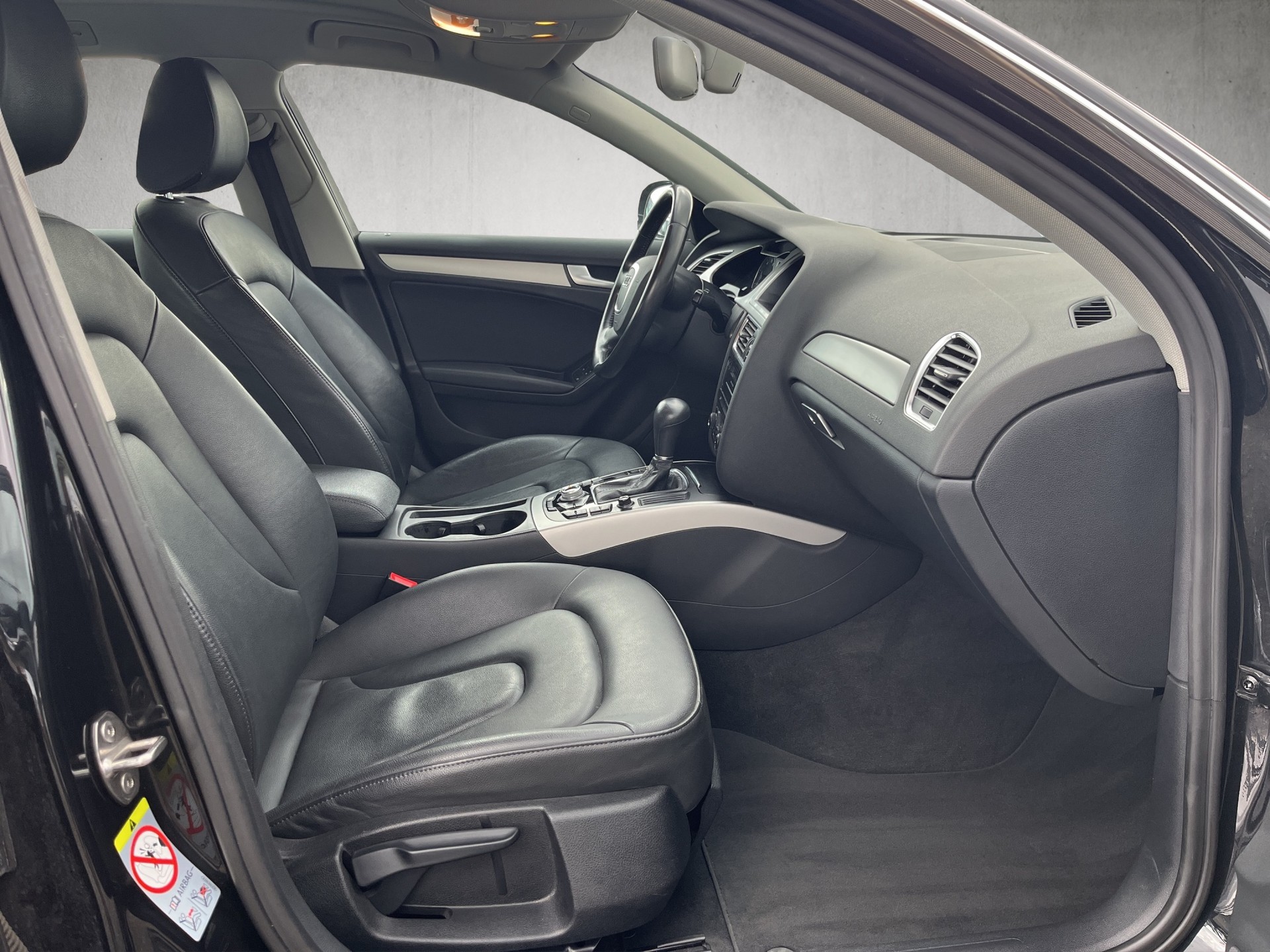 AUDI A4 Avant 1.8 TFSI multitronic-image-10