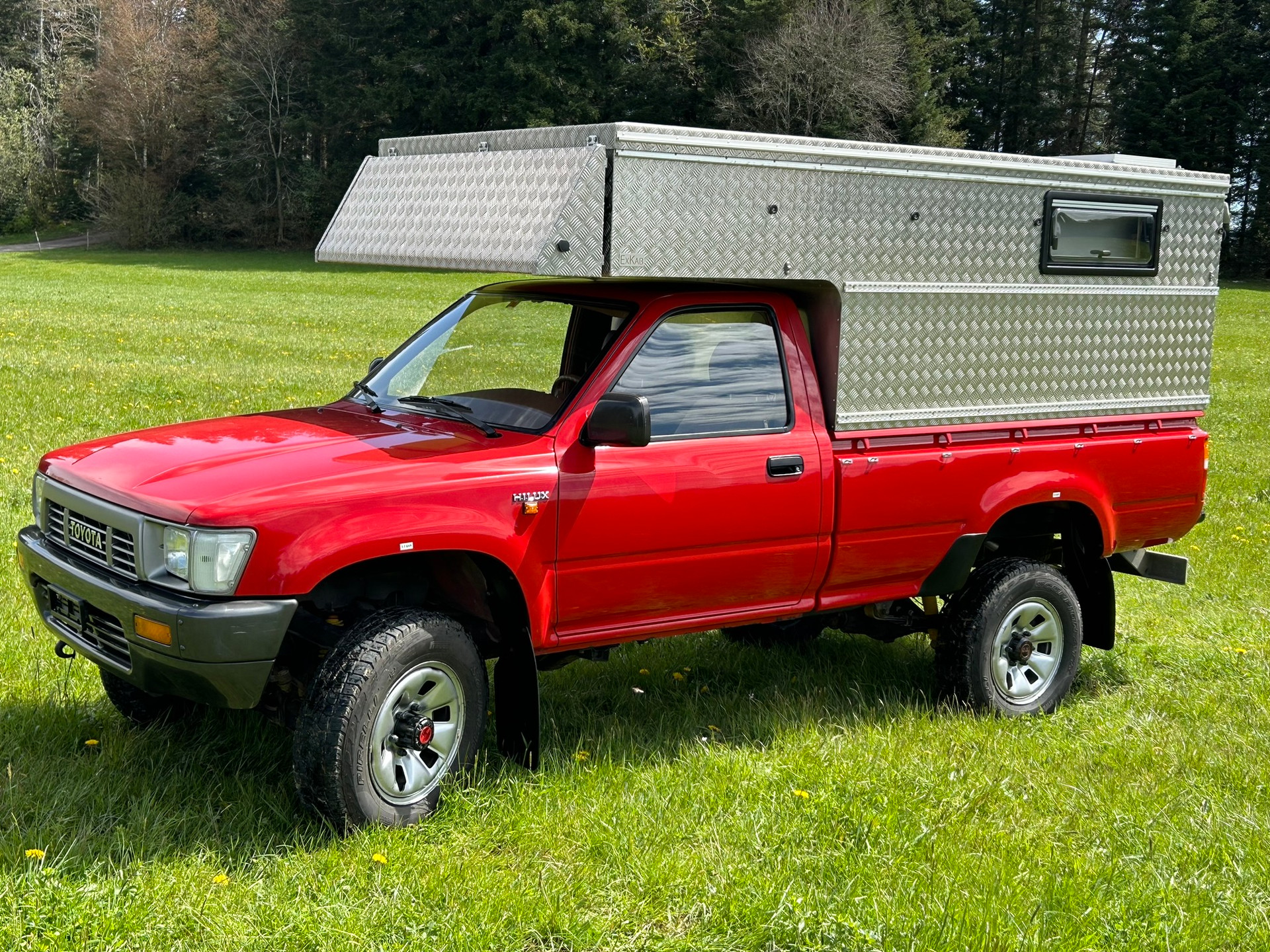 TOYOTA Hilux 4x4 Camper-image-1