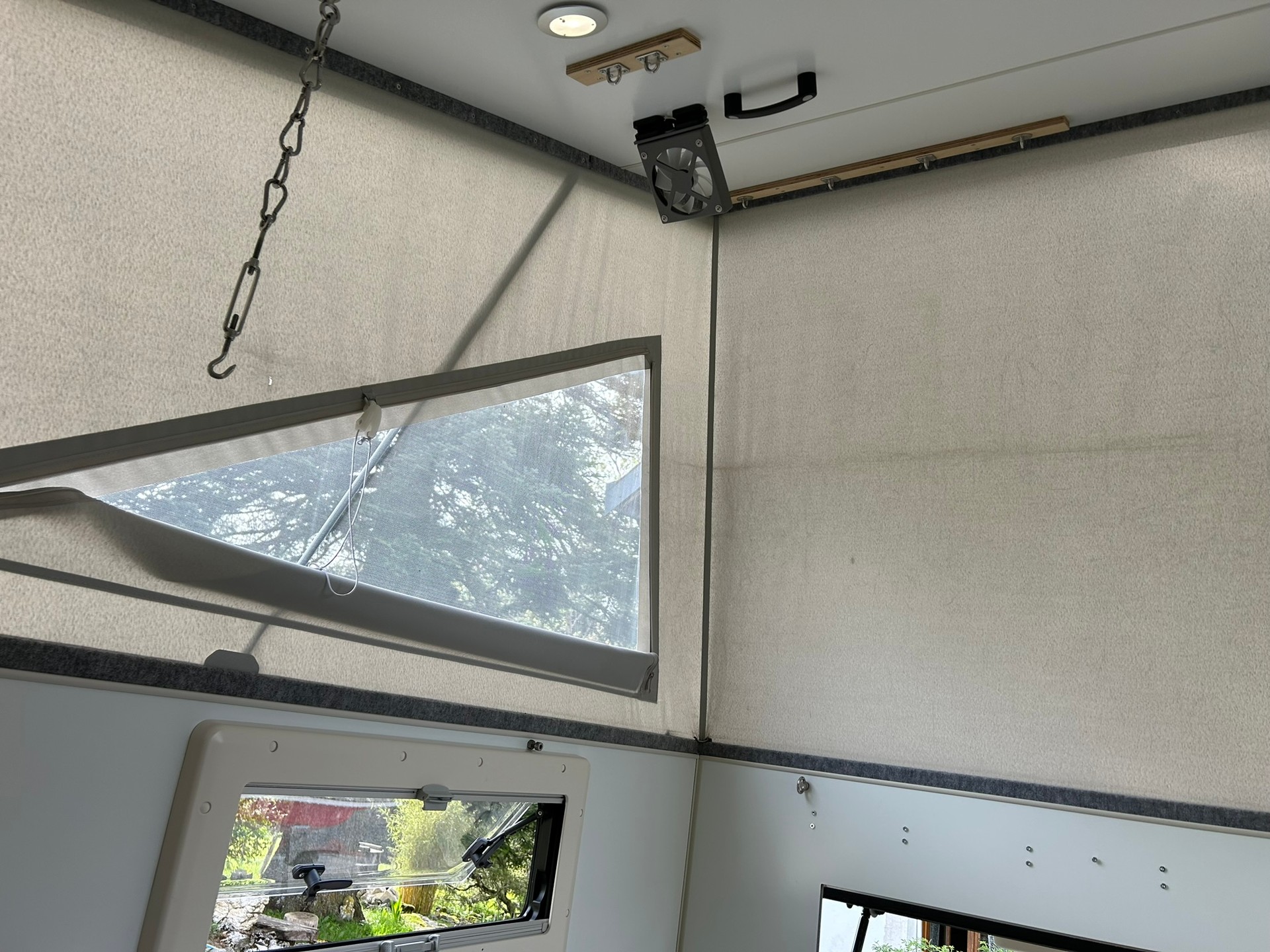 TOYOTA Hilux 4x4 Camper-image-15