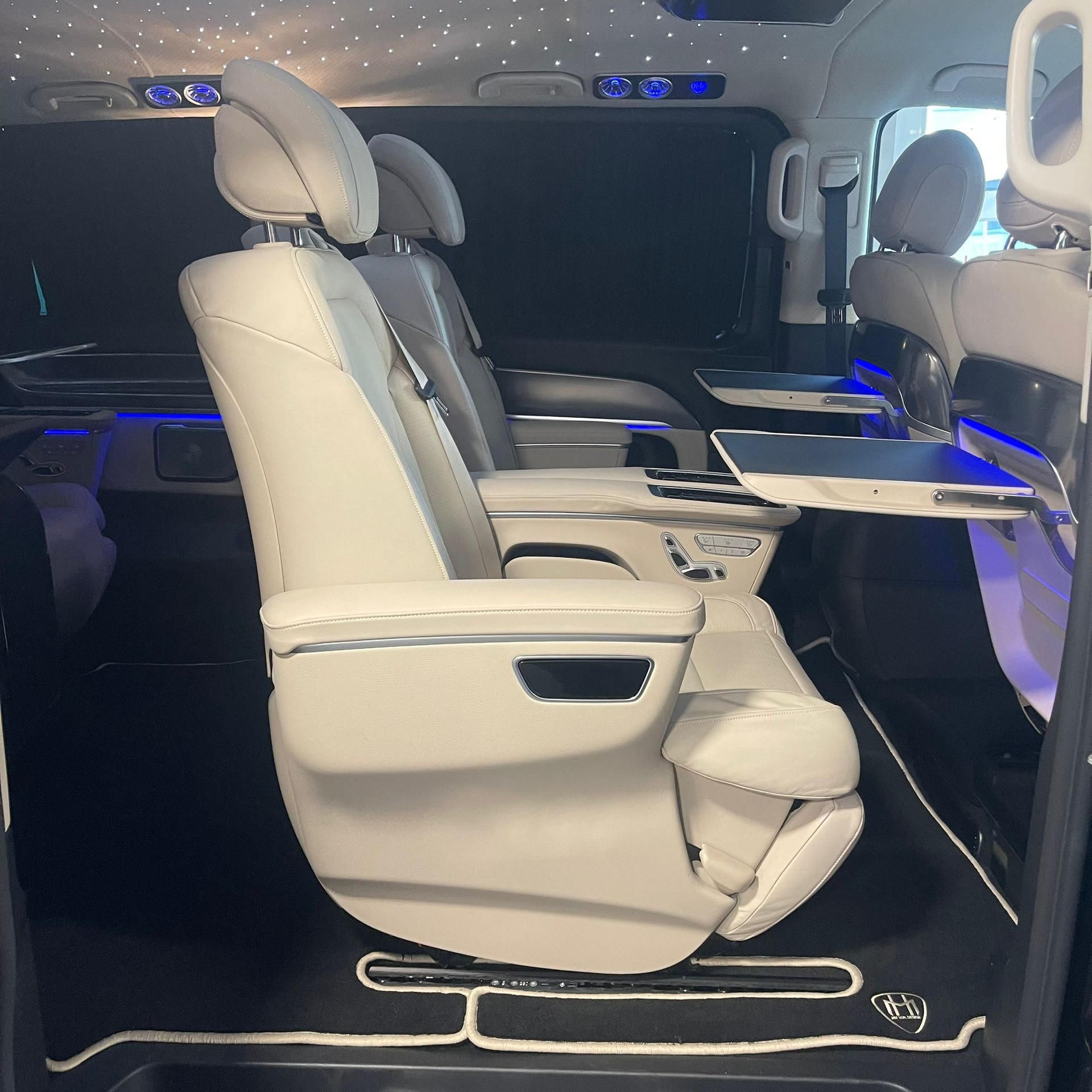 MERCEDES-BENZ V 300 d Extra-Lang 4matic Exclusive FALCON ZERNEZ V.I.P-showroom-element-3