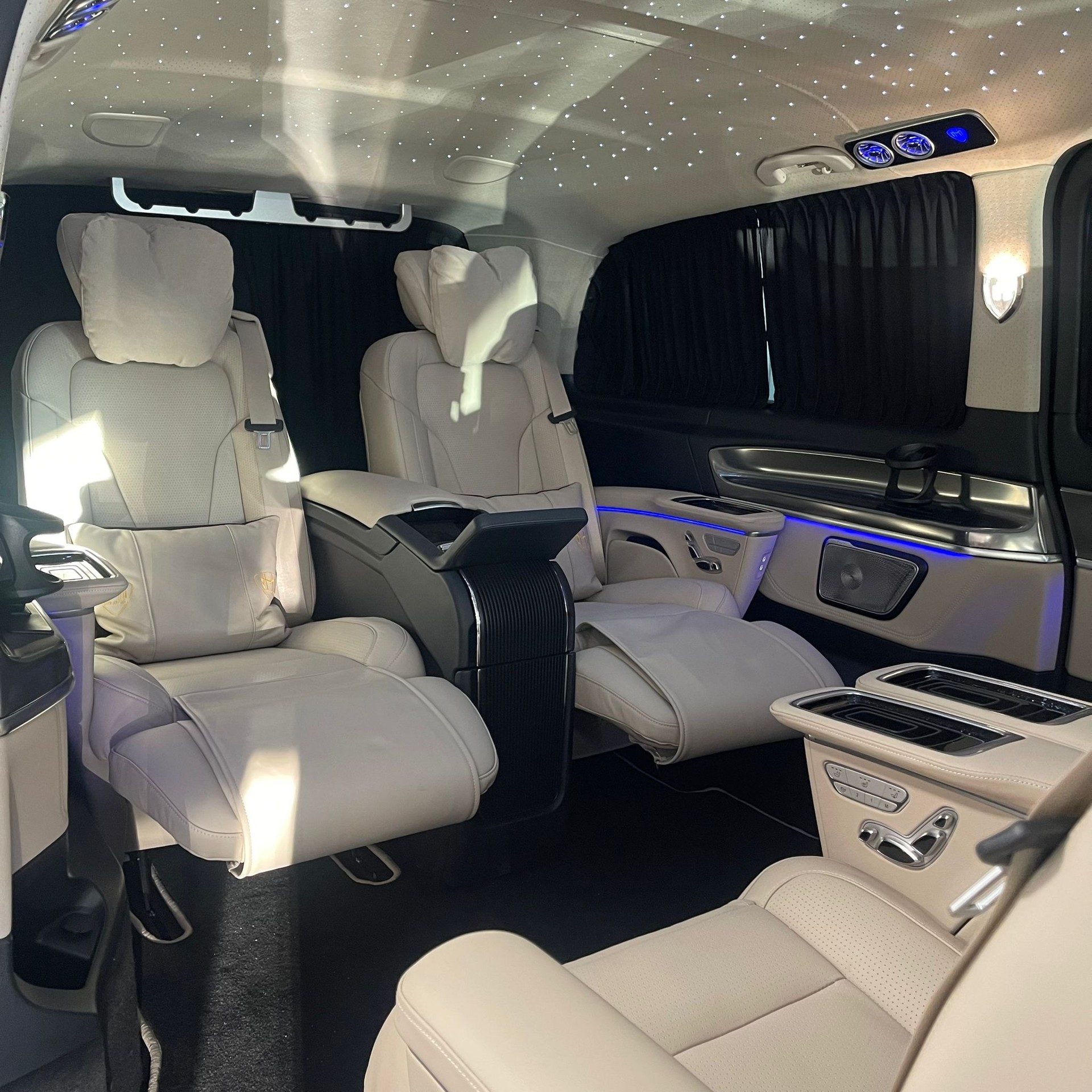 MERCEDES-BENZ V 300 d Extra-Lang 4matic Exclusive FALCON ZERNEZ V.I.P-showroom-element-2